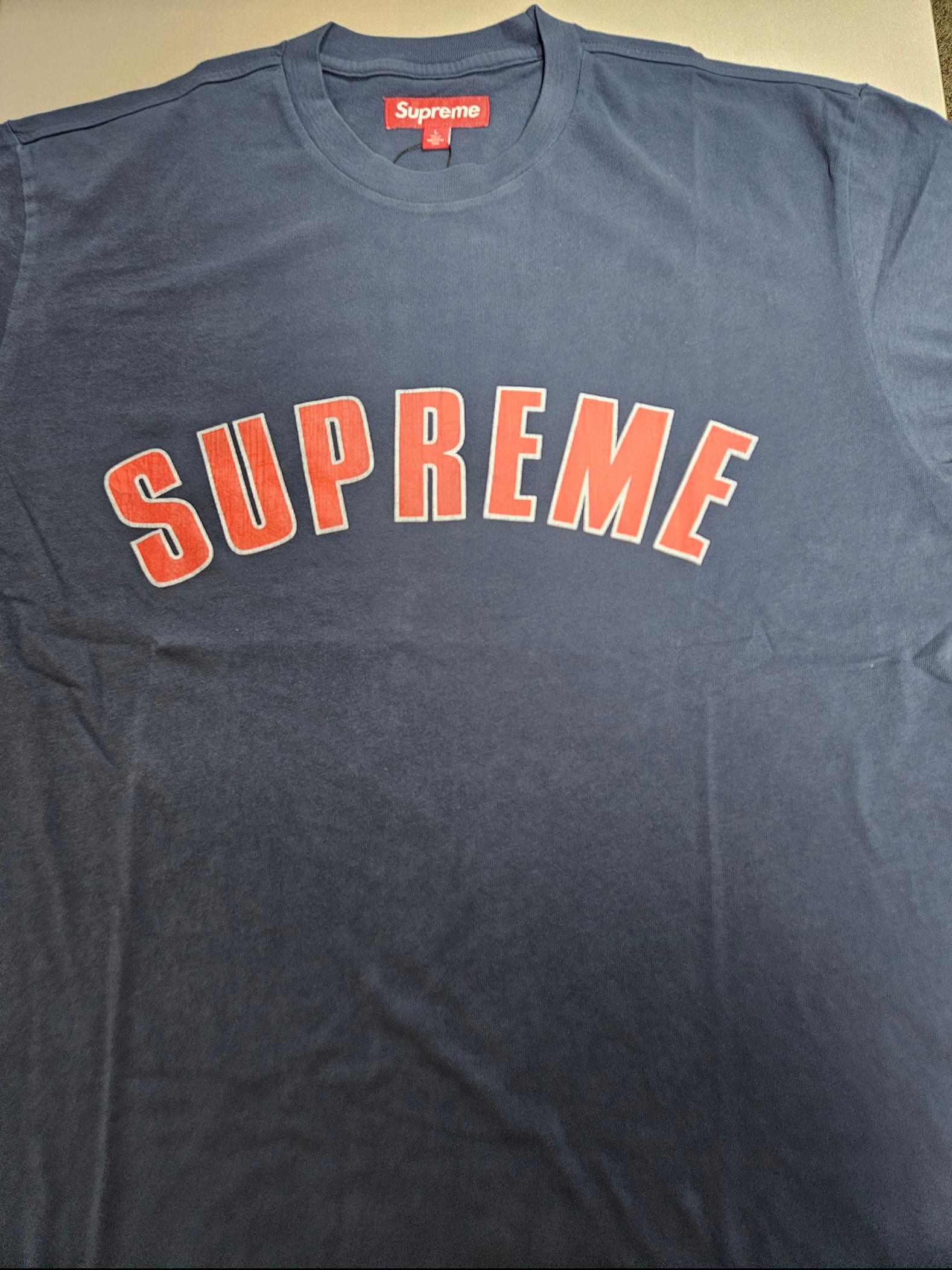 Supreme Cracked Arc S/S Top Navy - 24SS, Supreme Frayed Logos Denim Camp Cap Blue - 21SS 착용 스타일 - 3