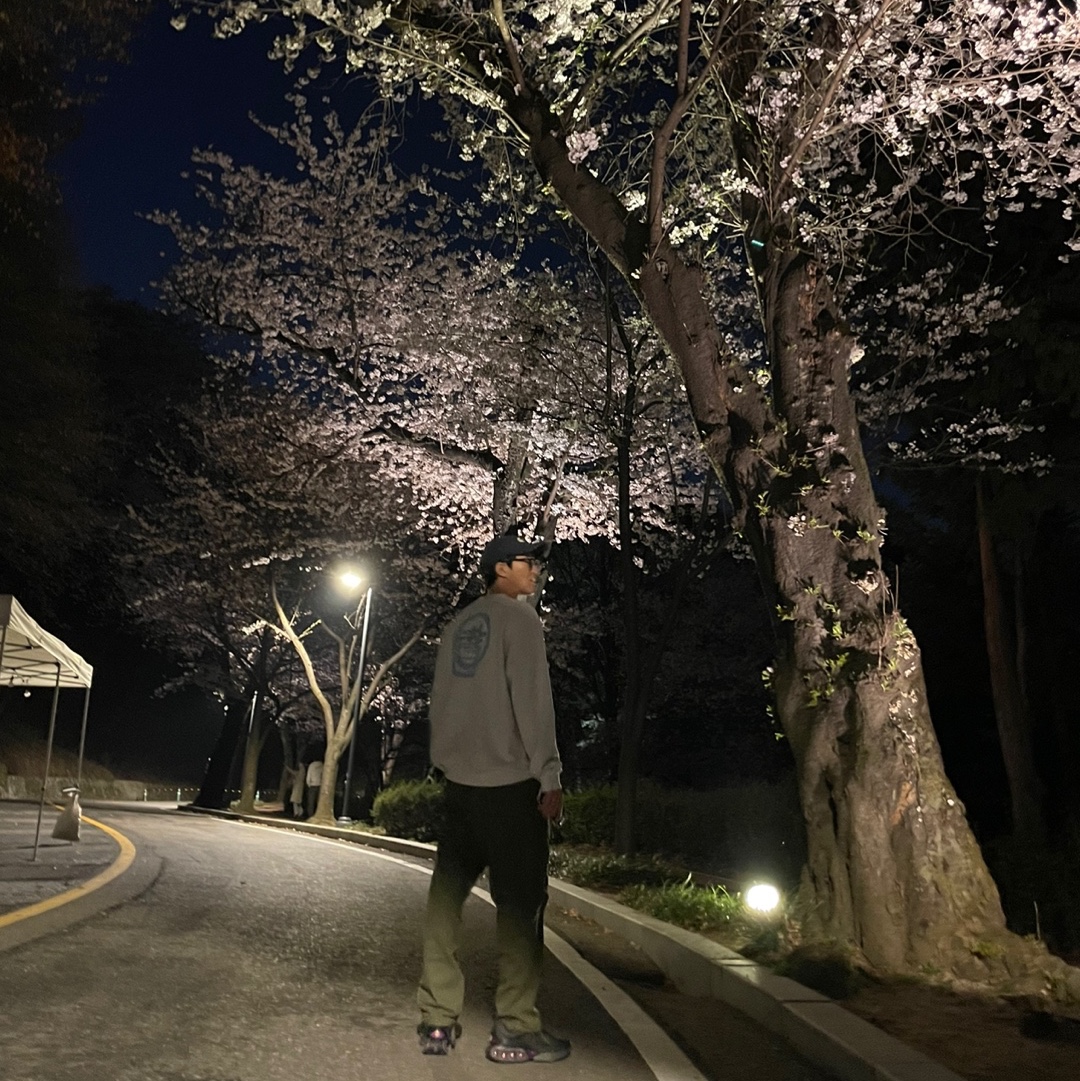 Emis New Logo Emis Cap Navy, Nike Air Max Dn Black Light Crimson 착용 스타일 - 1