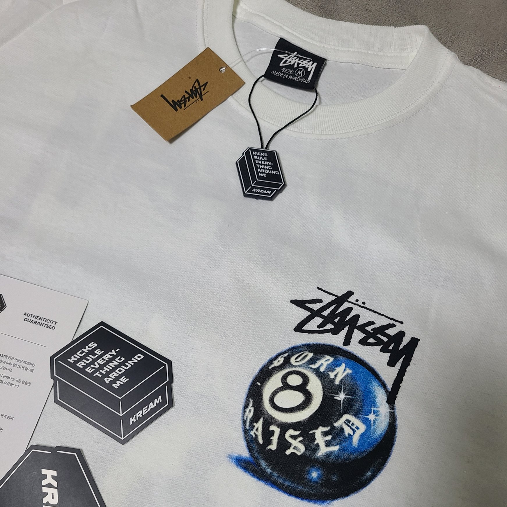 Stussy x Born X Raised 8 Ball T-Shirt White 착용 스타일 - 3