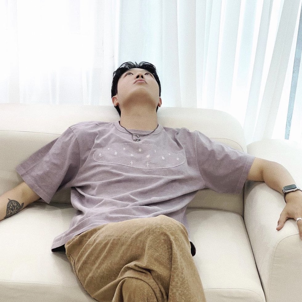 Karactor Starry Pigment Half T-Shirt Ash Purple 착용 스타일
