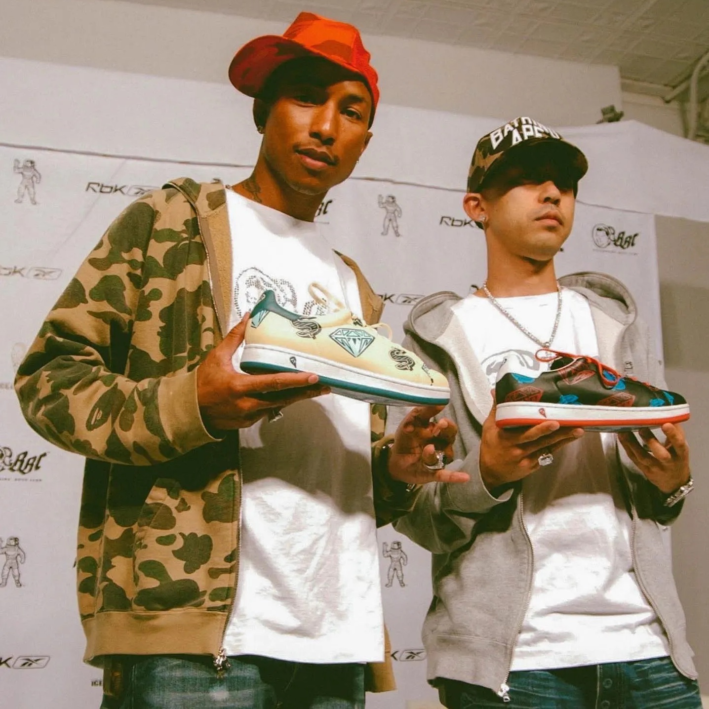 Adidas x Pharrell Williams Humanrace Samba Cloud White Night Grey 착용 스타일 - 5