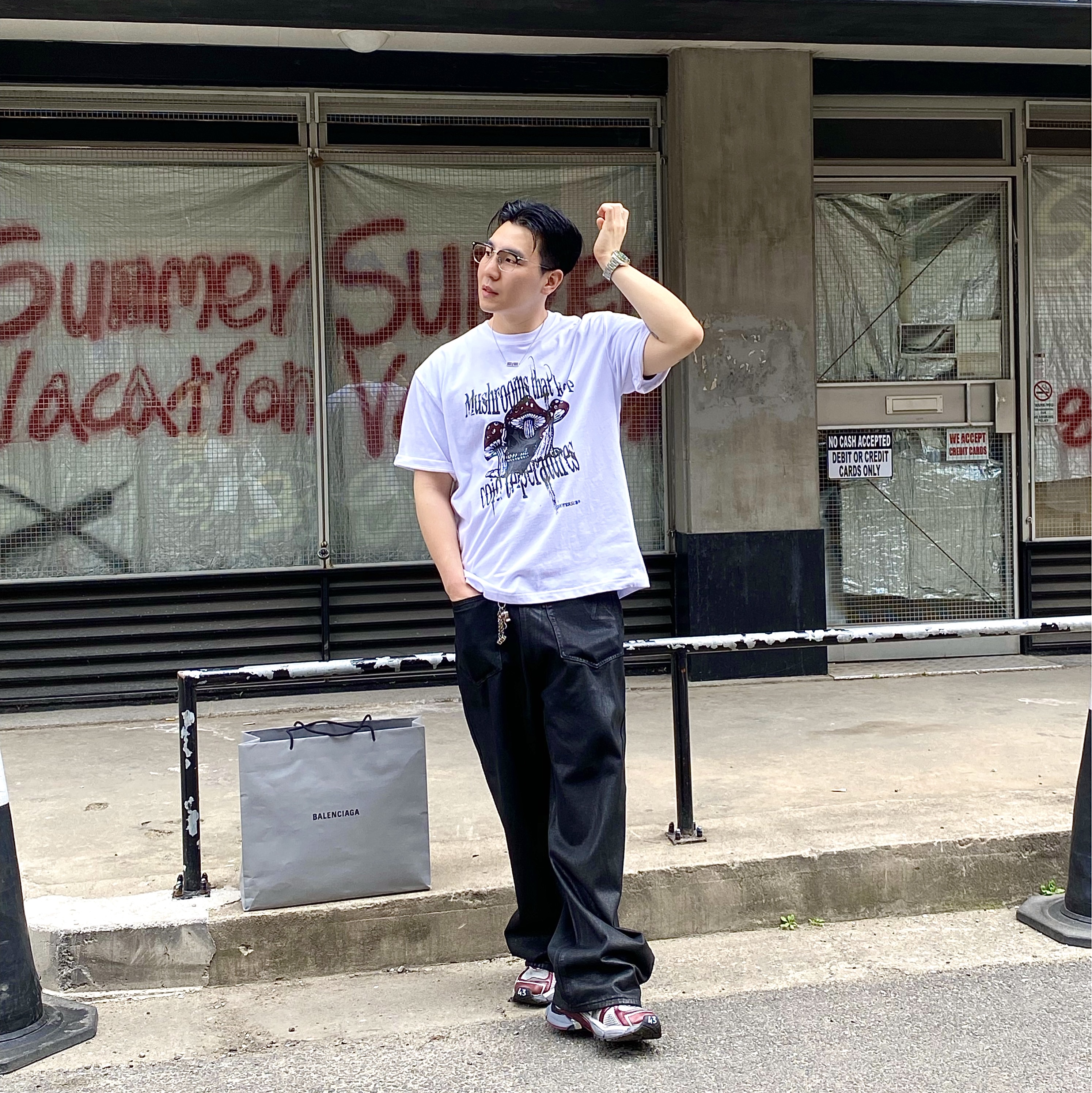 Balenciaga Runner Sneakers Grey Burgundy, Project G/R Coated Backward Denim Pants Black 착용 스타일