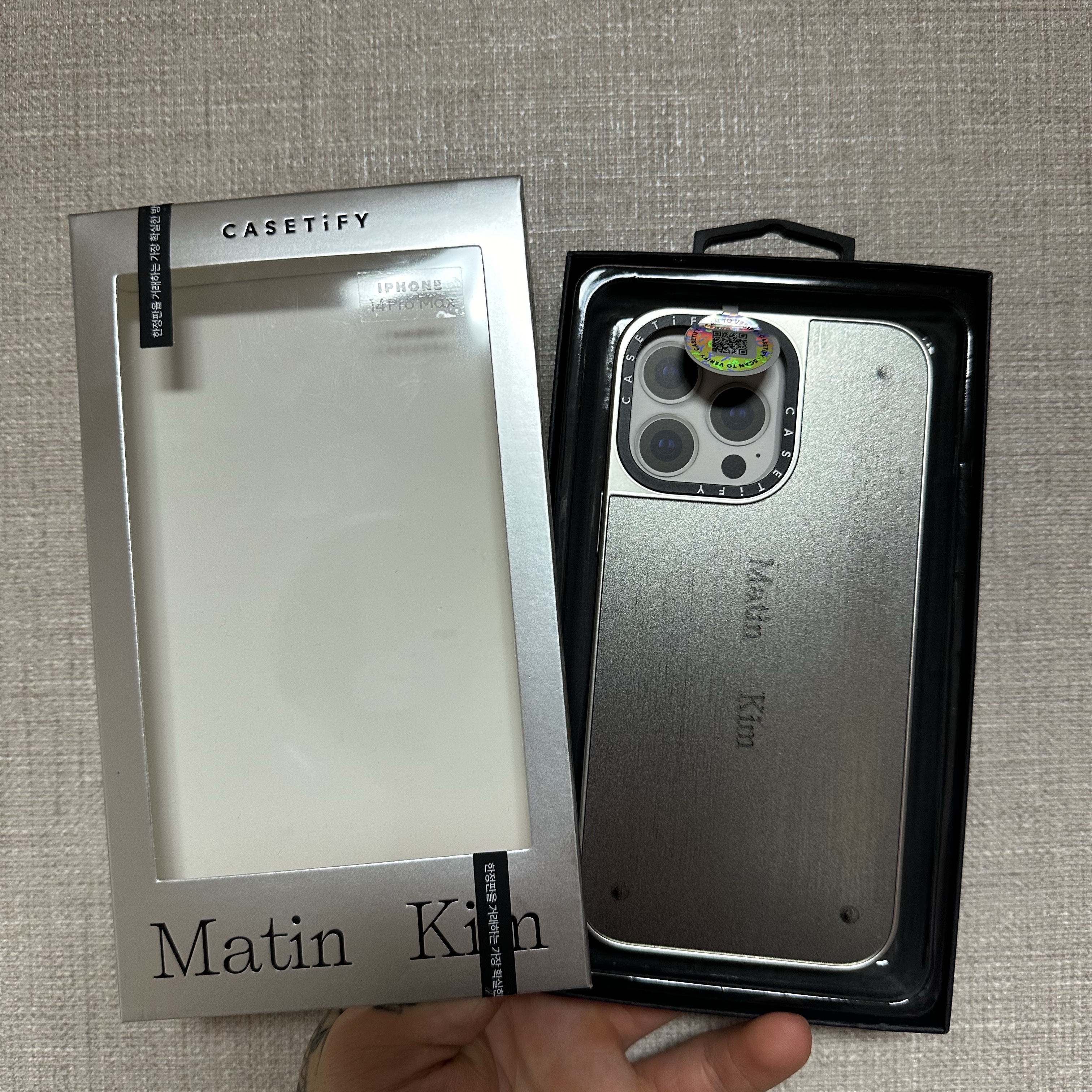Casetify x Matin Kim iPhone Signature Magsafe Mirror Case Silver 착용 스타일