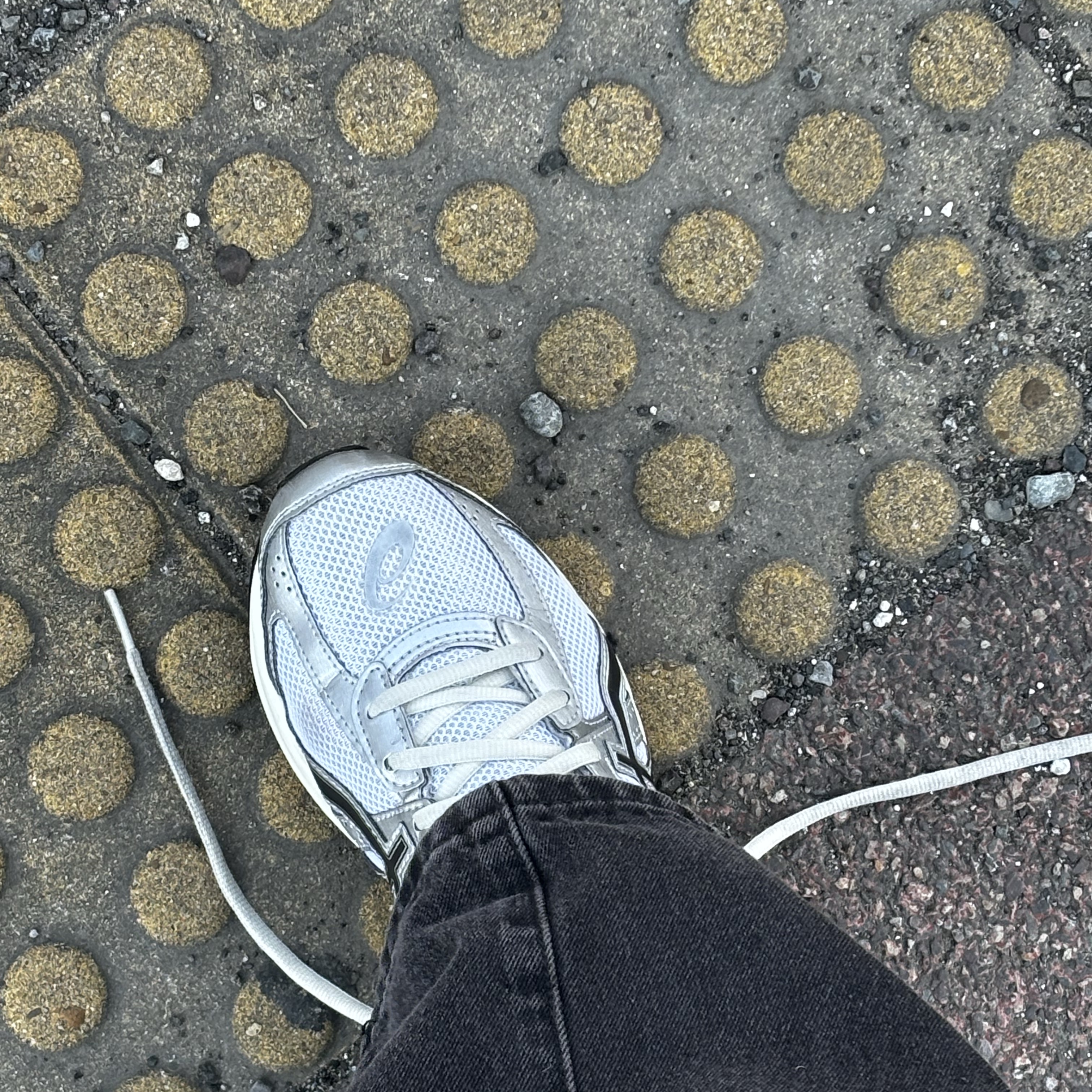Asics Jog 100 S White Black - 2E Wide 착용 스타일