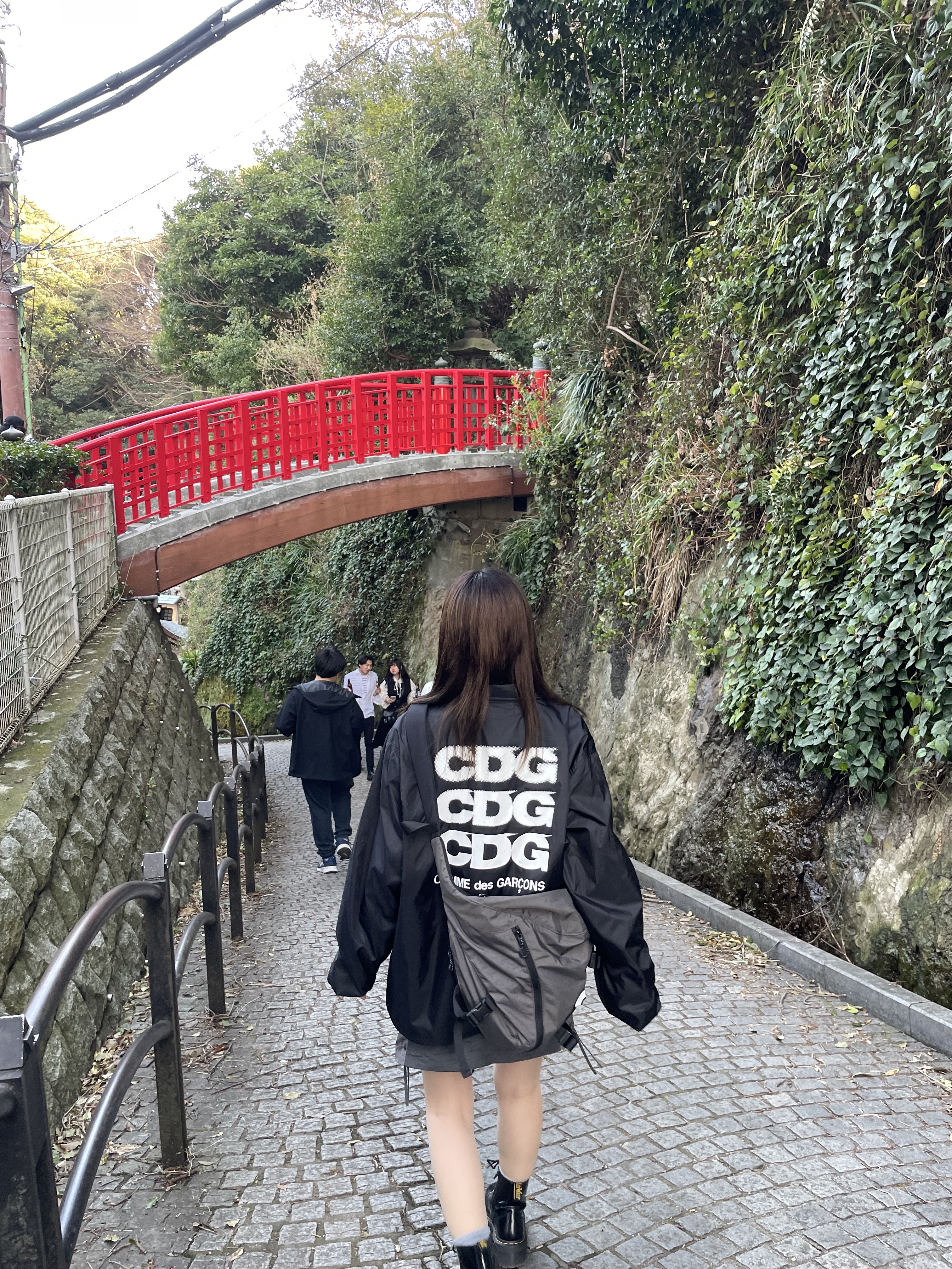 CDG Logo Coach Jacket Black, Dr. Martens Jadon Boots Black 착용 스타일 - 7