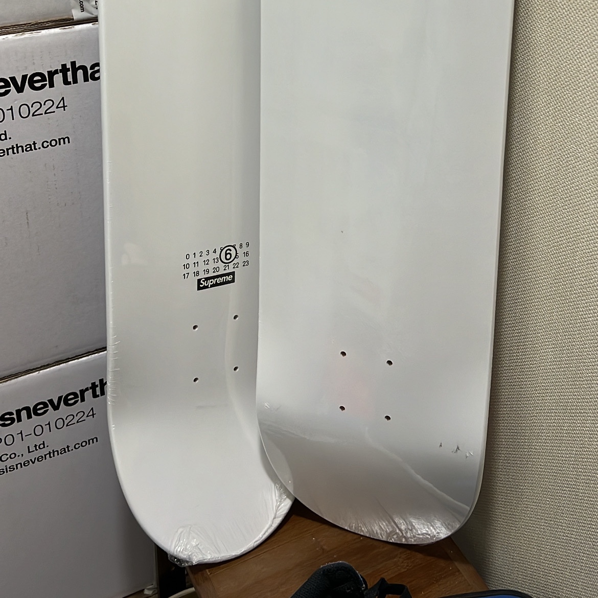 Supreme x MM6 Maison Margiela Skateboard White - 24SS 착용 스타일 - 1