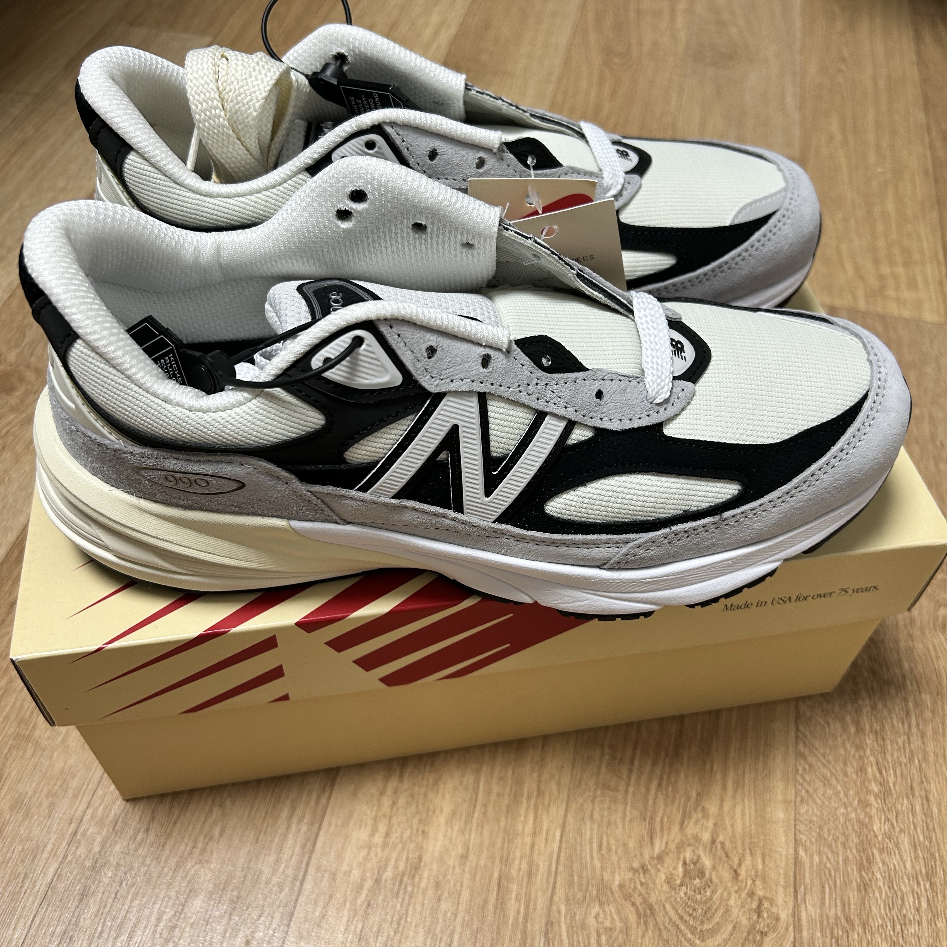 New Balance 990v6 Made in USA Grey Black 착용 스타일