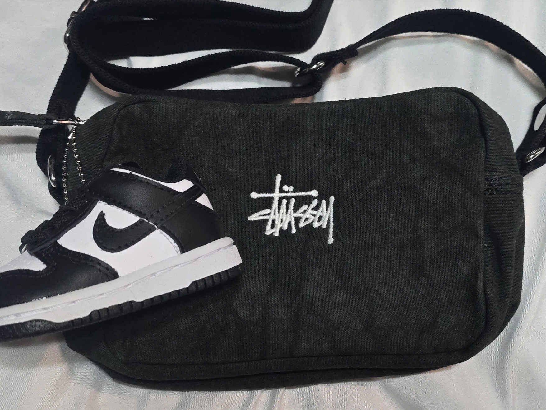 (TD) Nike Dunk Low Black, Stussy Canvas Side Pouch Washed Black 착용 스타일