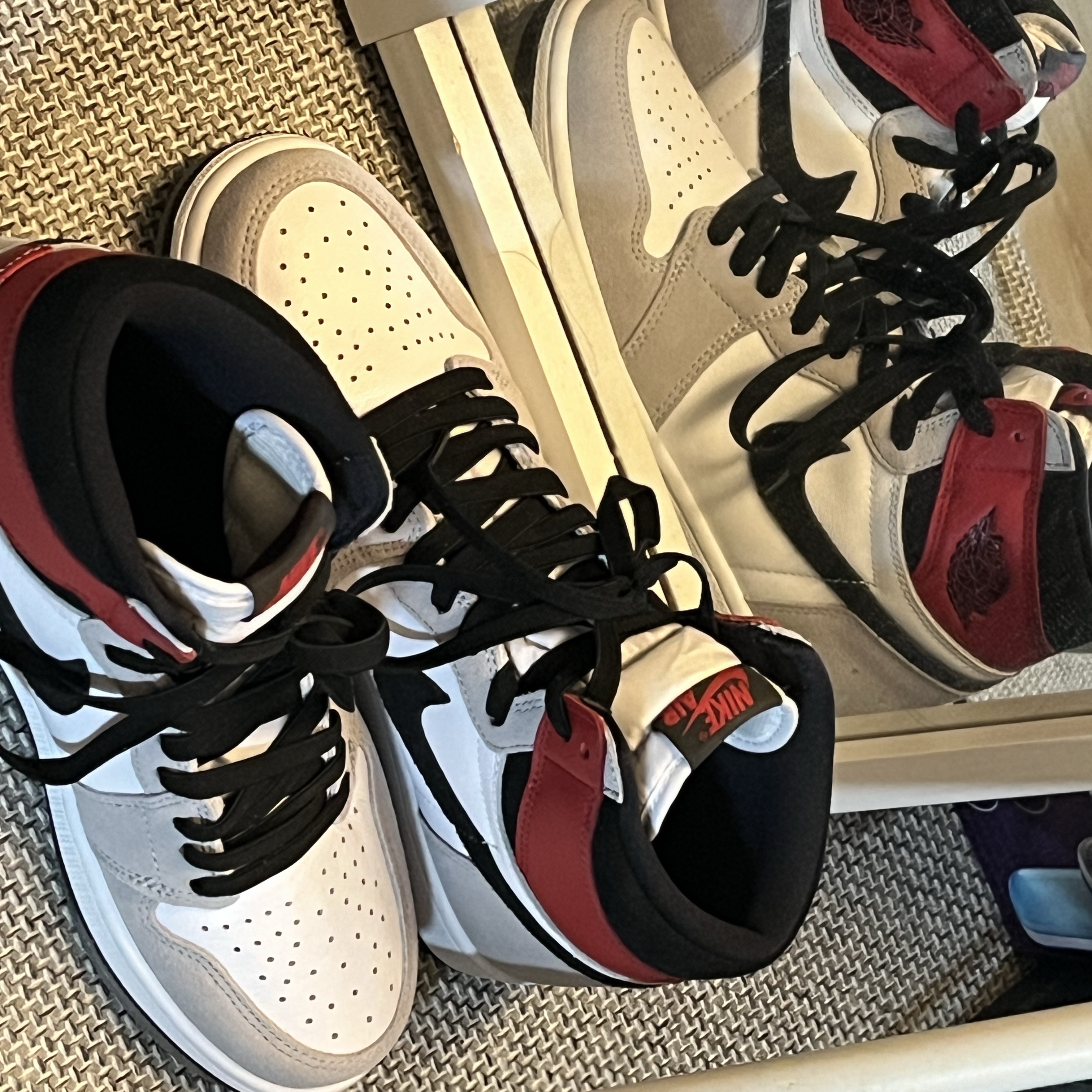 Jordan 1 Retro High OG Light Smoke Grey 착용 스타일