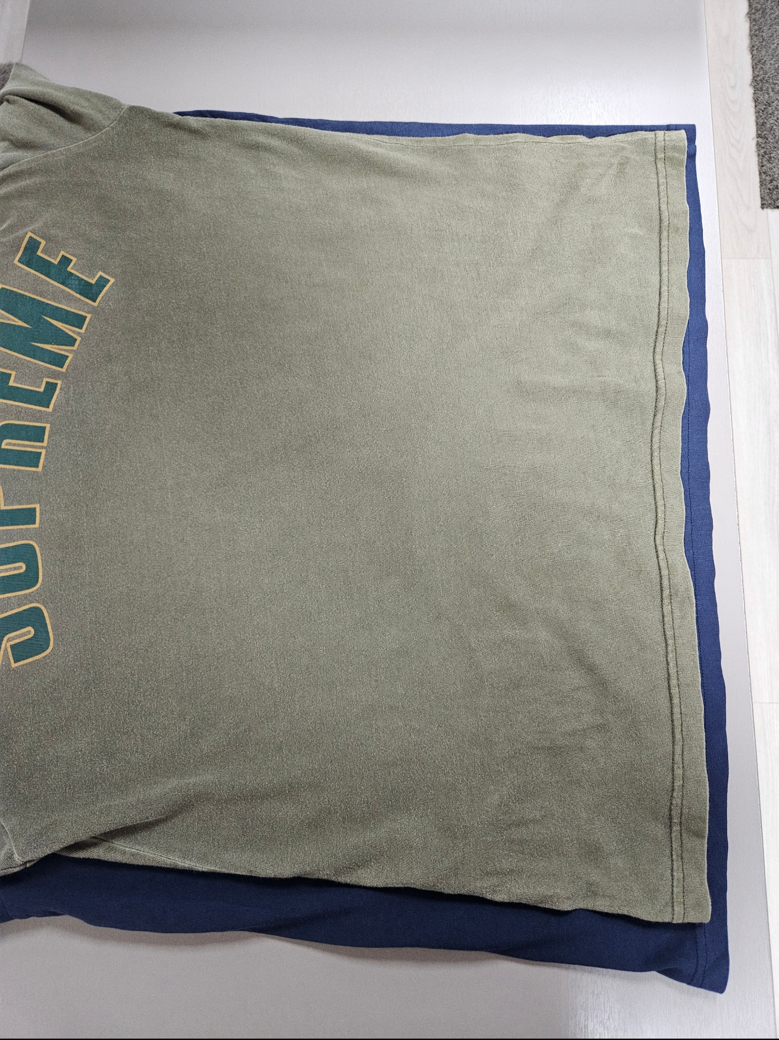 Supreme Cracked Arc S/S Top Navy - 24SS, Supreme Frayed Logos Denim Camp Cap Blue - 21SS 착용 스타일 - 7