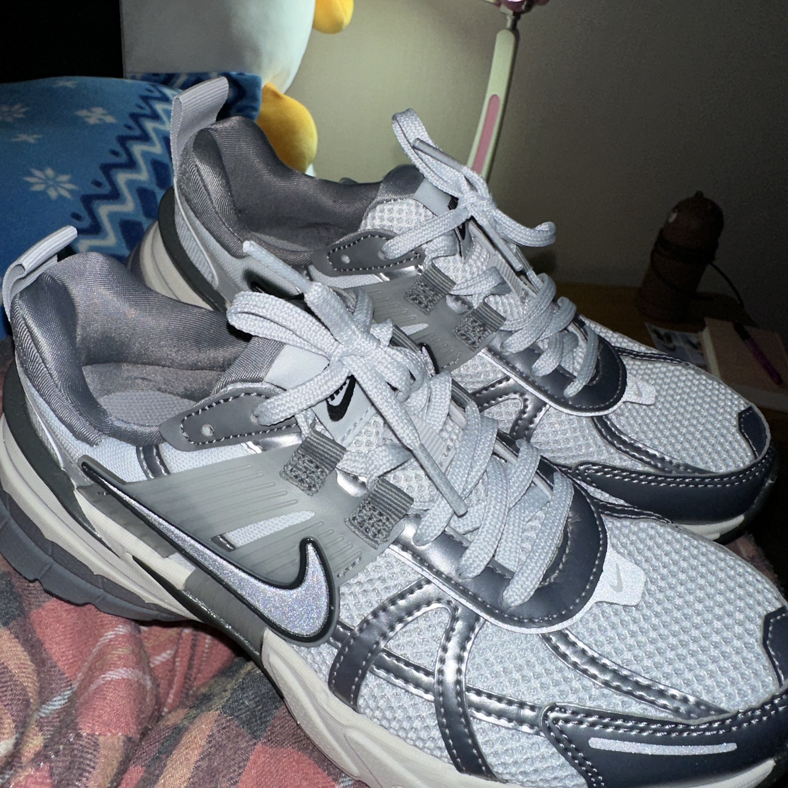 Nike V2K Run Pure Platinum Wolf Grey 착용 스타일