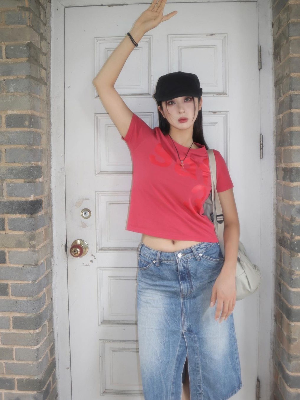 [KREAM 단독] Safarispot 1/2 Basic Safari T-Shirt Red, [KREAM 단독] Safarispot 1/2 Basic Safari T-Shirt White 착용 스타일
