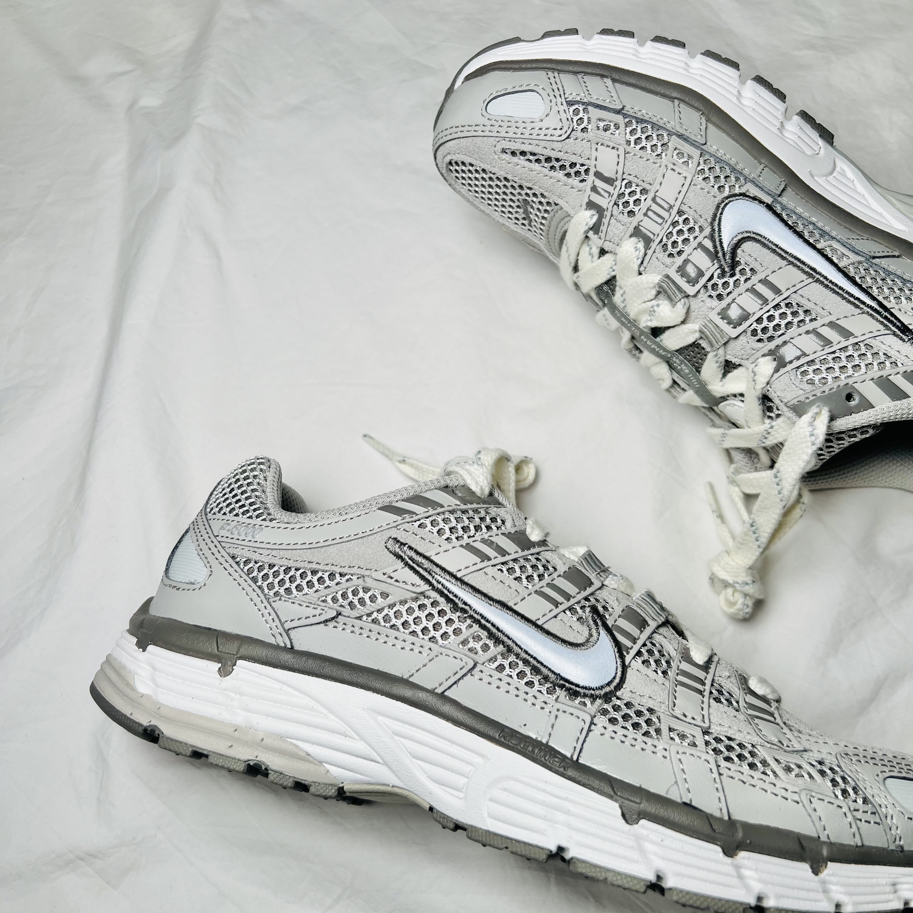 Nike P-6000 PRM Light Iron Ore 착용 스타일