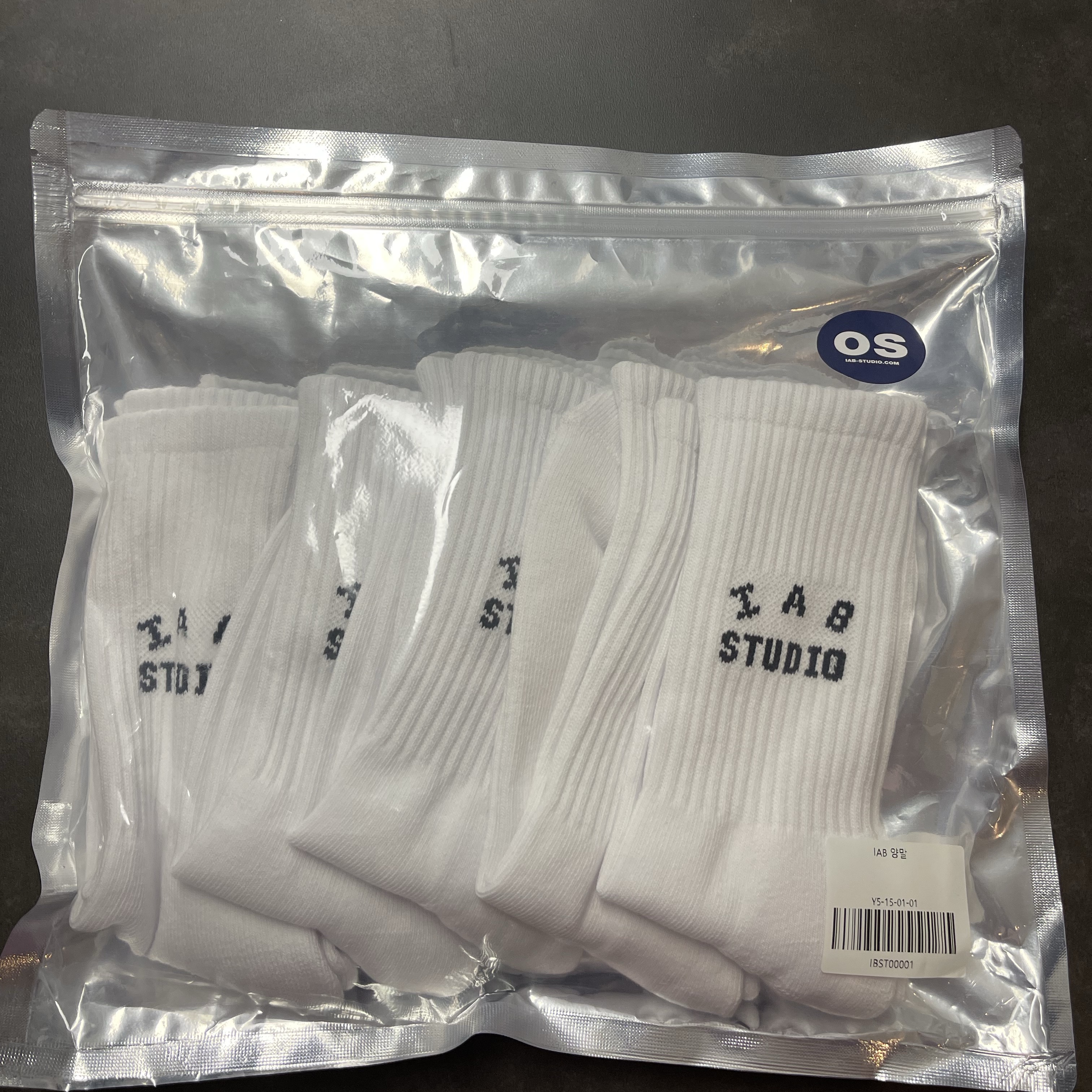 IAB Studio Socks White (5 Pack) 착용 스타일
