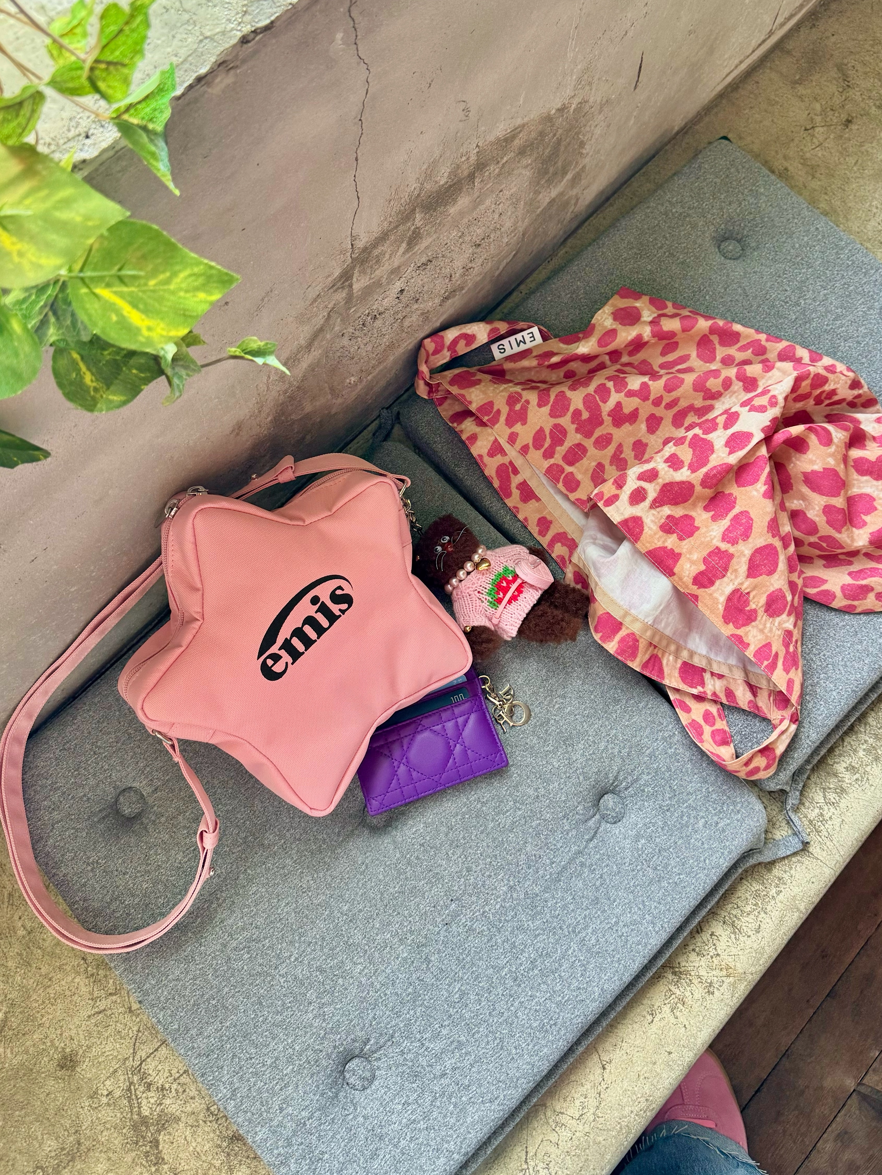 Emis Star Bag Pink, (W) Adidas Gazelle Bold Pink Glow Victory Blue 착용 스타일 - 2