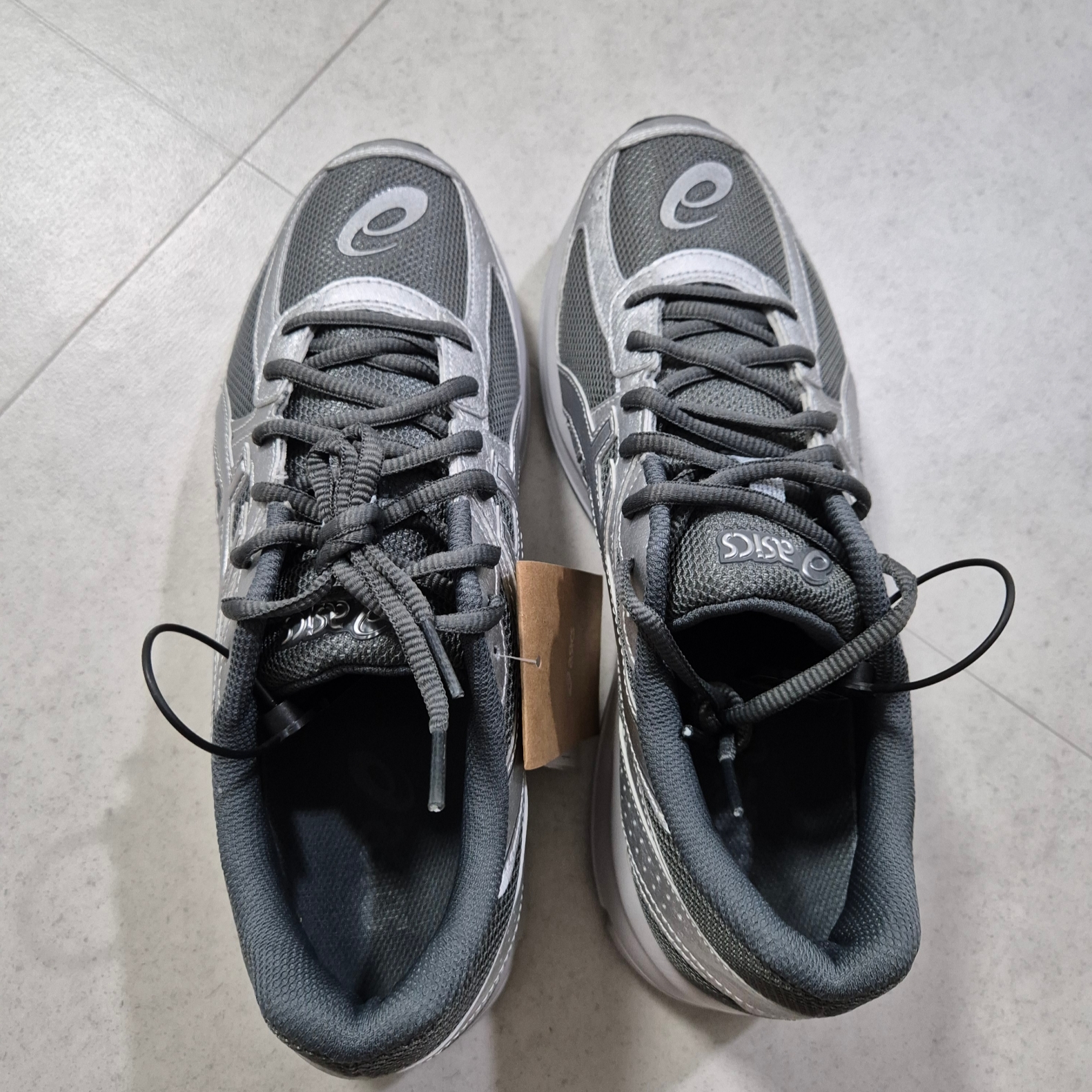 Asics Jog 100 S SMU Sheet Rock Pure Silver - 2E Wide 착용 스타일