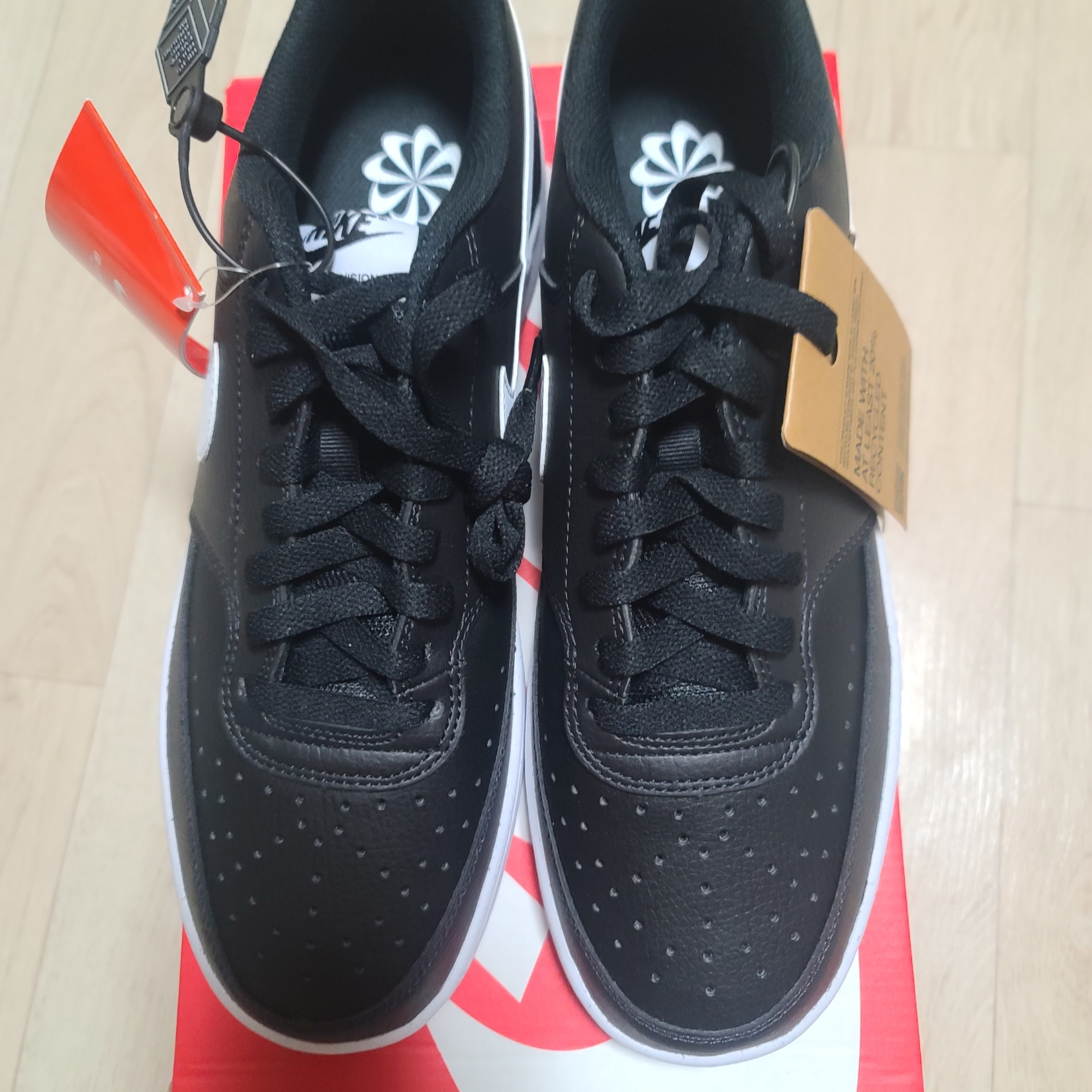 Nike Court Vision Low Next Nature Black White 착용 스타일 - 4