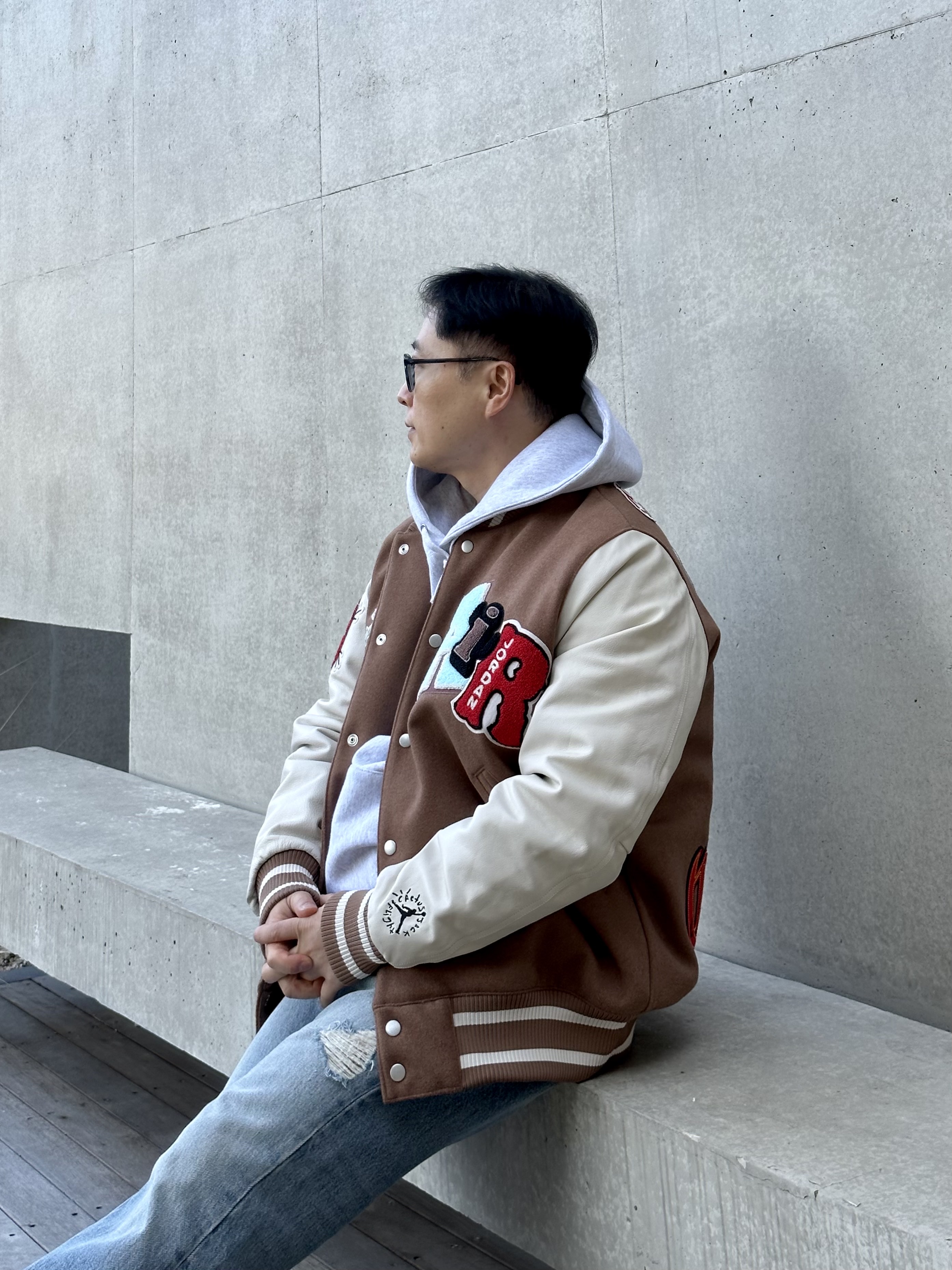 Jordan x Travis Scott Varsity Jacket Antique Brown - US/EU 착용 스타일