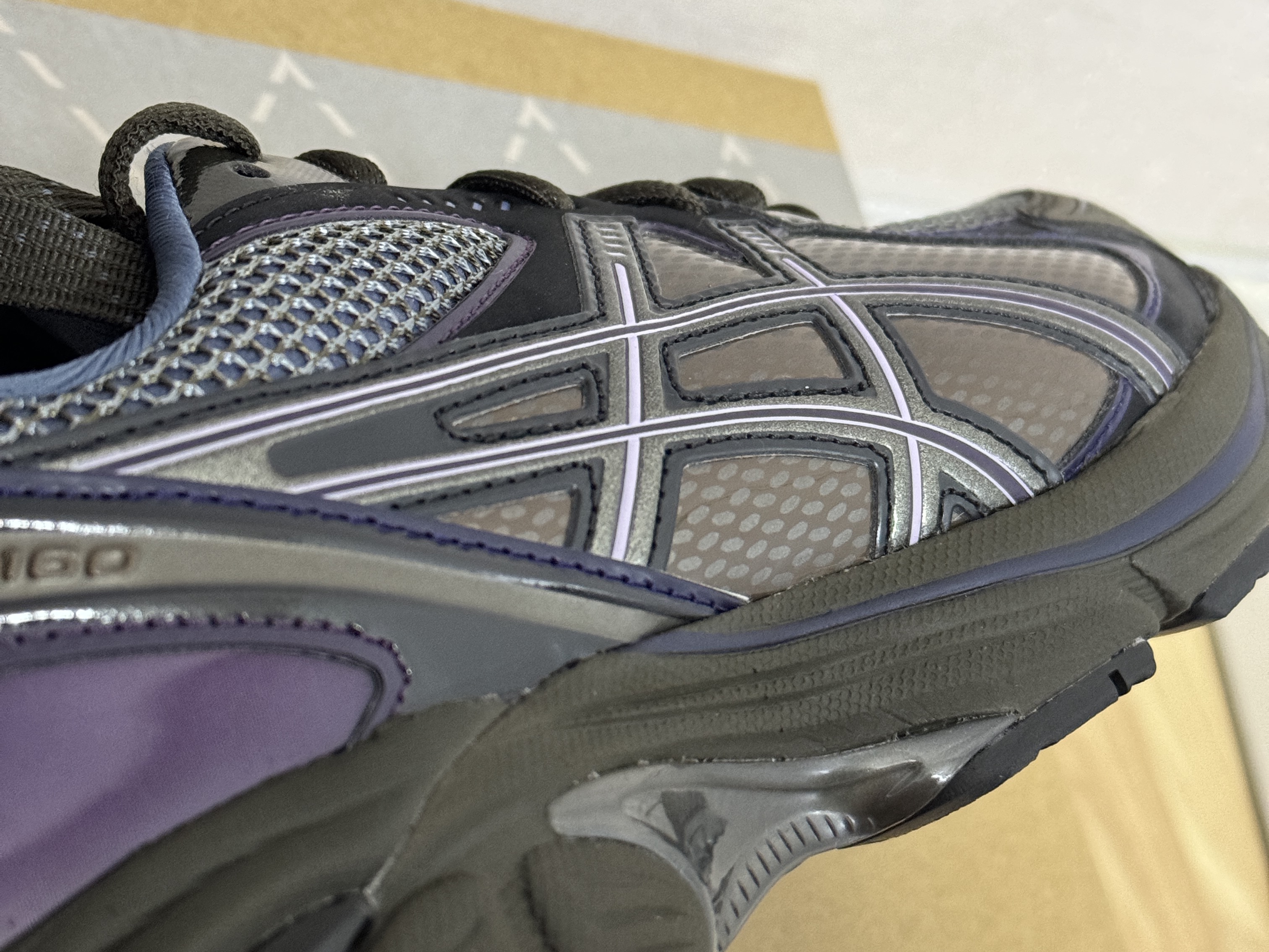 Asics UB6-S GT-2160 Grey Floss Brown Storm 착용 스타일 - 3