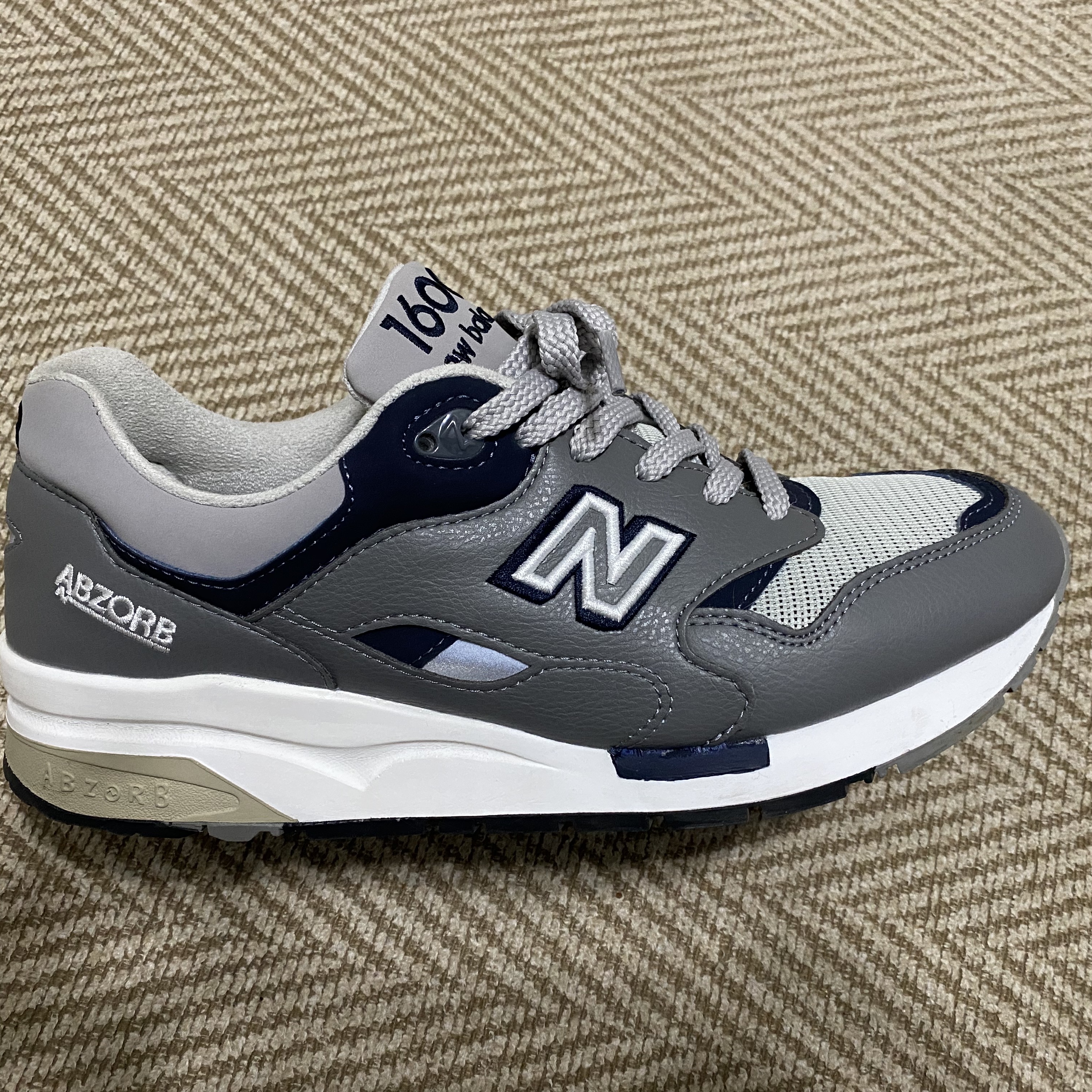 New Balance 1600 Legacy Grey 착용 스타일