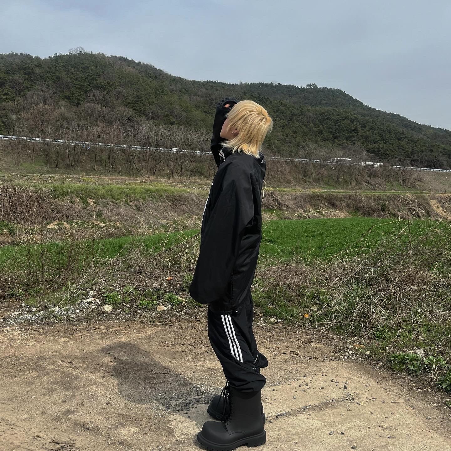 Balenciaga XL Army Boots Full Eva Black 착용 스타일 - 4
