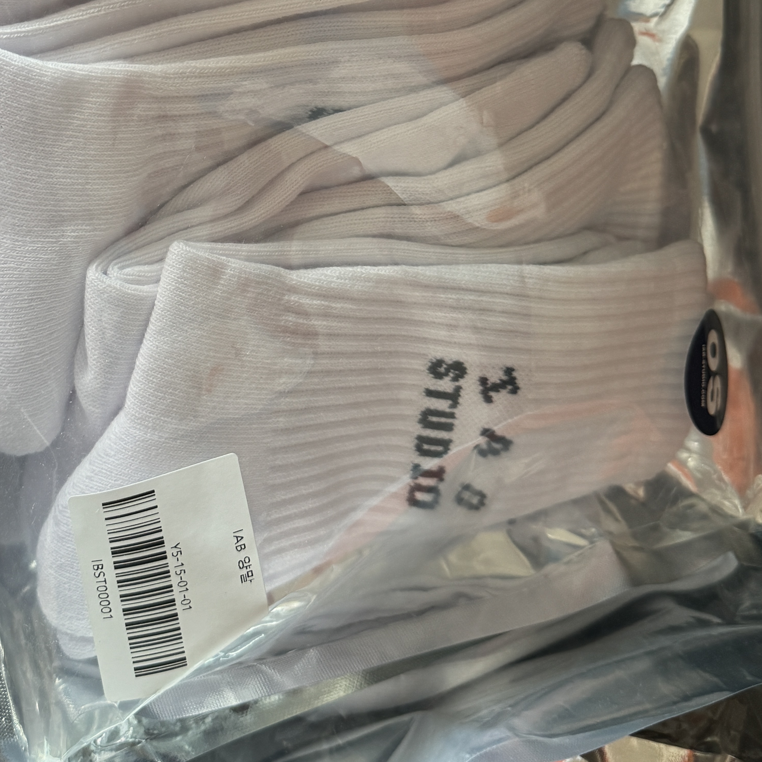 IAB Studio Socks White (5 Pack) 착용 스타일