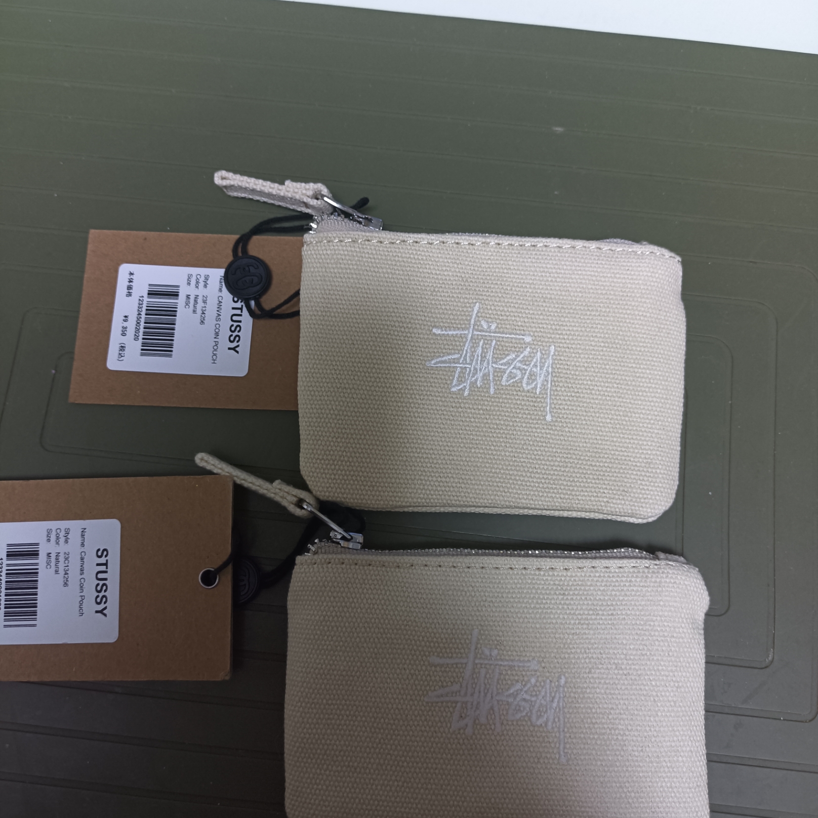 Stussy Canvas Coin Pouch Natural 착용 스타일 - 1