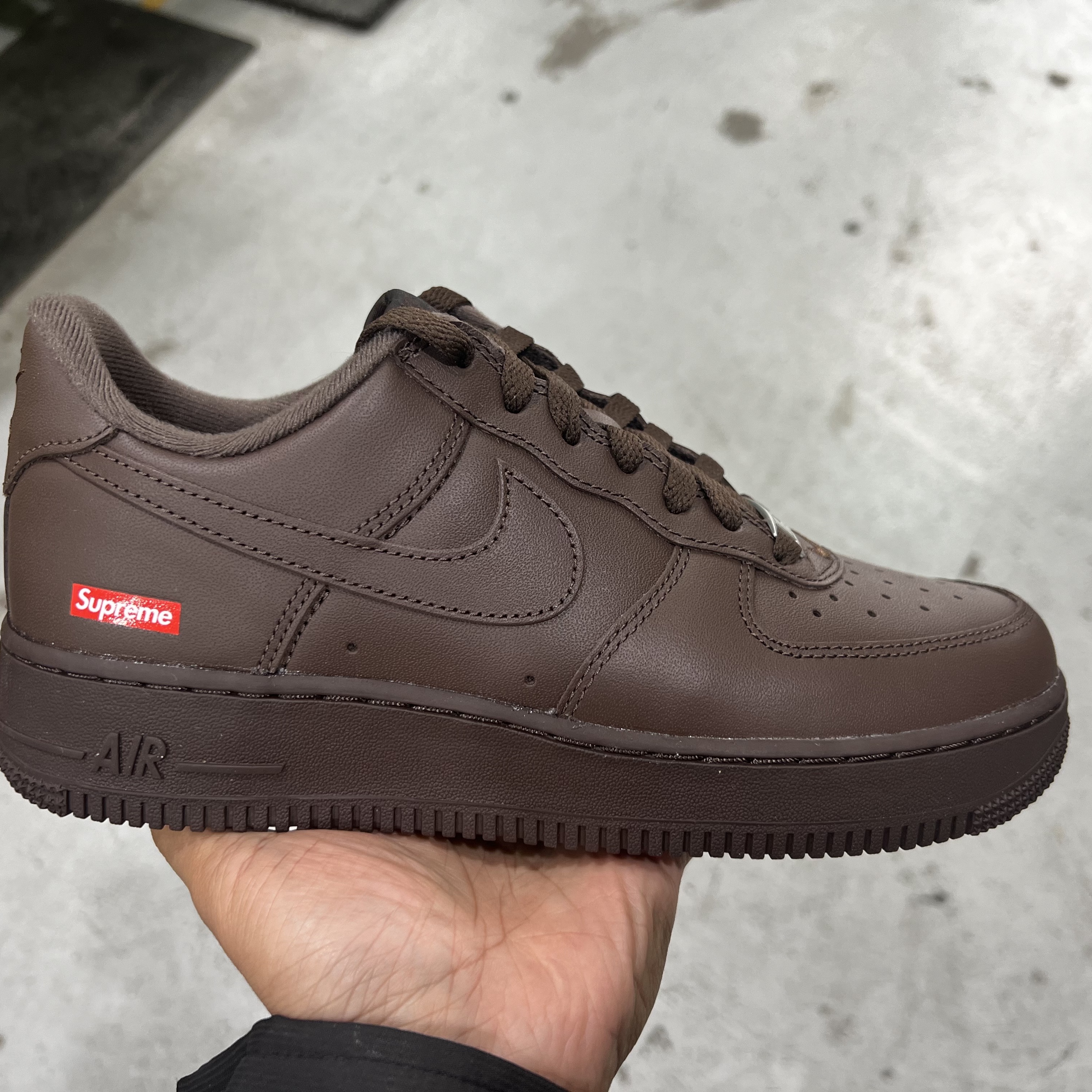 Nike x Supreme Air Force 1 Low Baroque Brown 착용 스타일