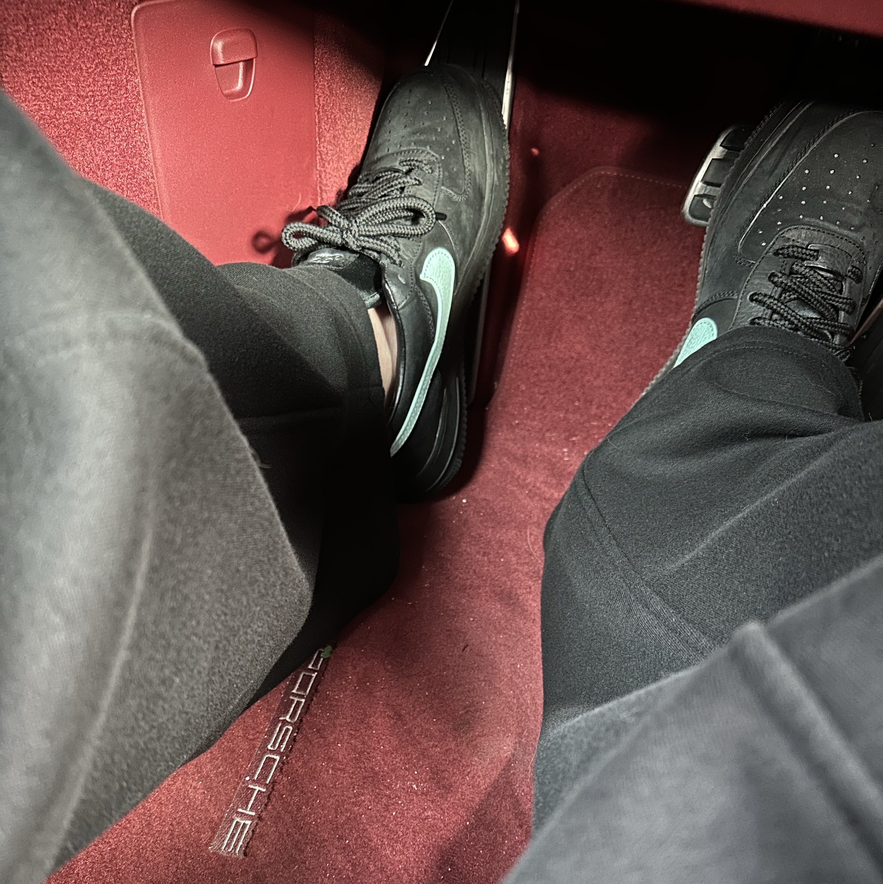 Jordan 1 Retro High OG Chicago 2022, Nike x Tiffany & Co. Air Force 1 Low SP 1837 착용 스타일 - 2