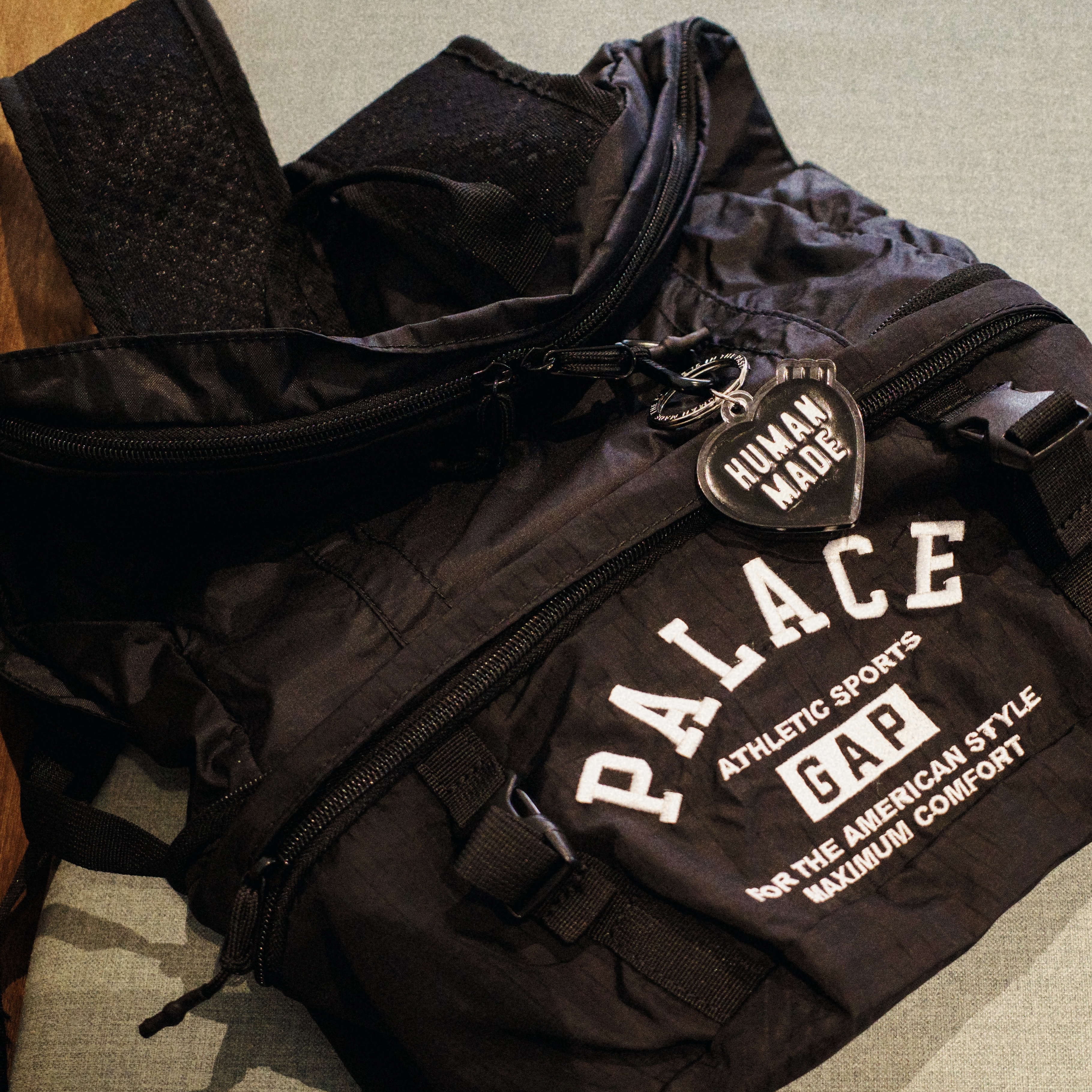 Nike Dunk Low SE Dusty Olive, Palace x Gap Backpack Black - 24SS 착용 스타일 - 2