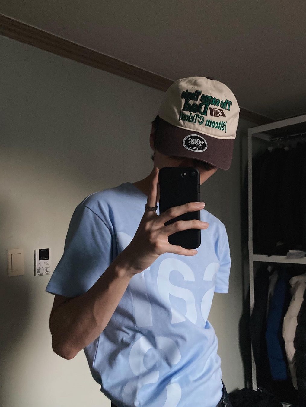 [KREAM 단독] Safarispot Basic Safari T-Shirt Sky, [KREAM 단독] Safarispot Basic Safari T-Shirt Black 착용 스타일