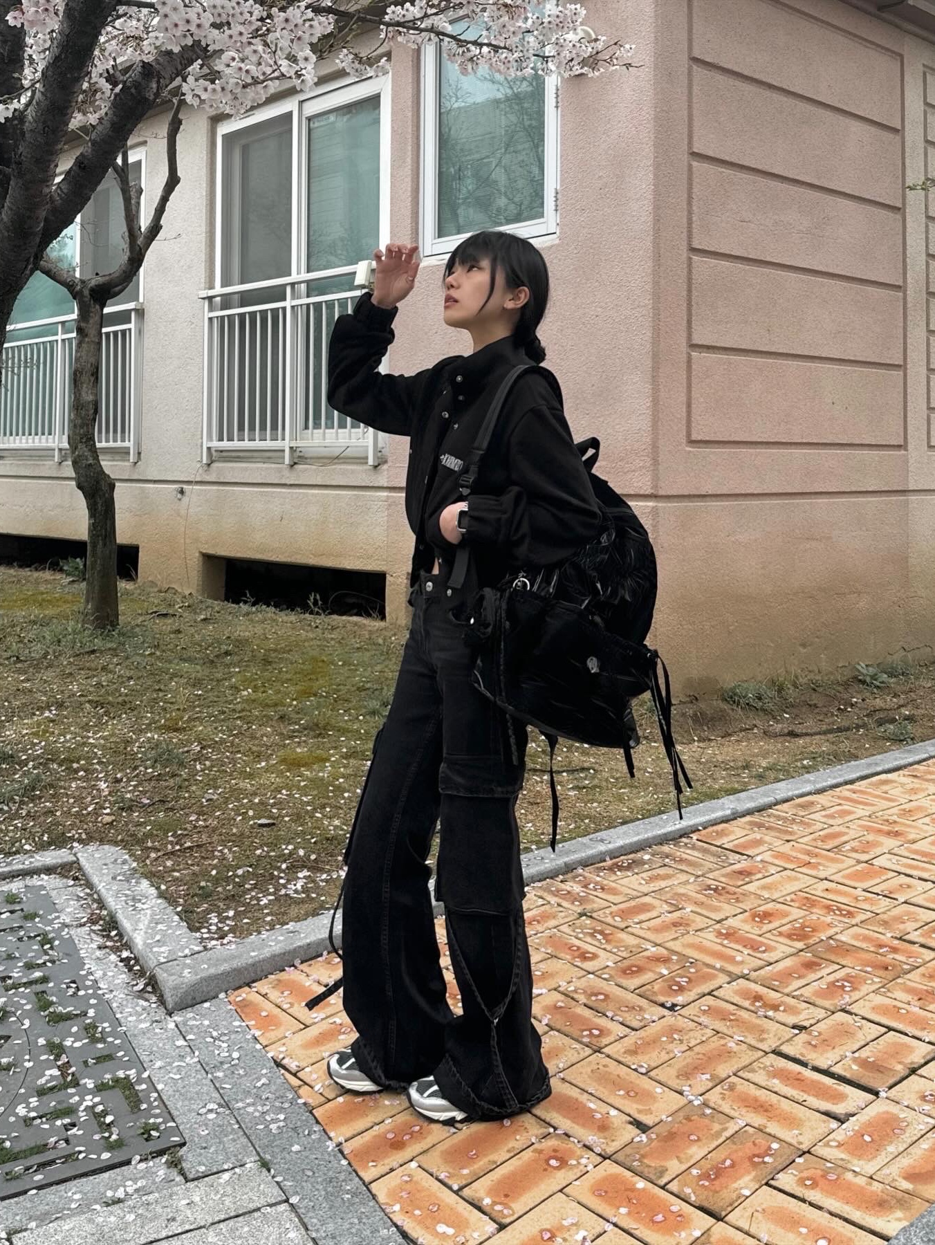 (W) Bohemian Seoul 001 Bomber Jacket Black (23 Ver.), Asics Unlimited Gel-Sonoma 15-50 Steel Grey Pure Silver 착용 스타일 - 1