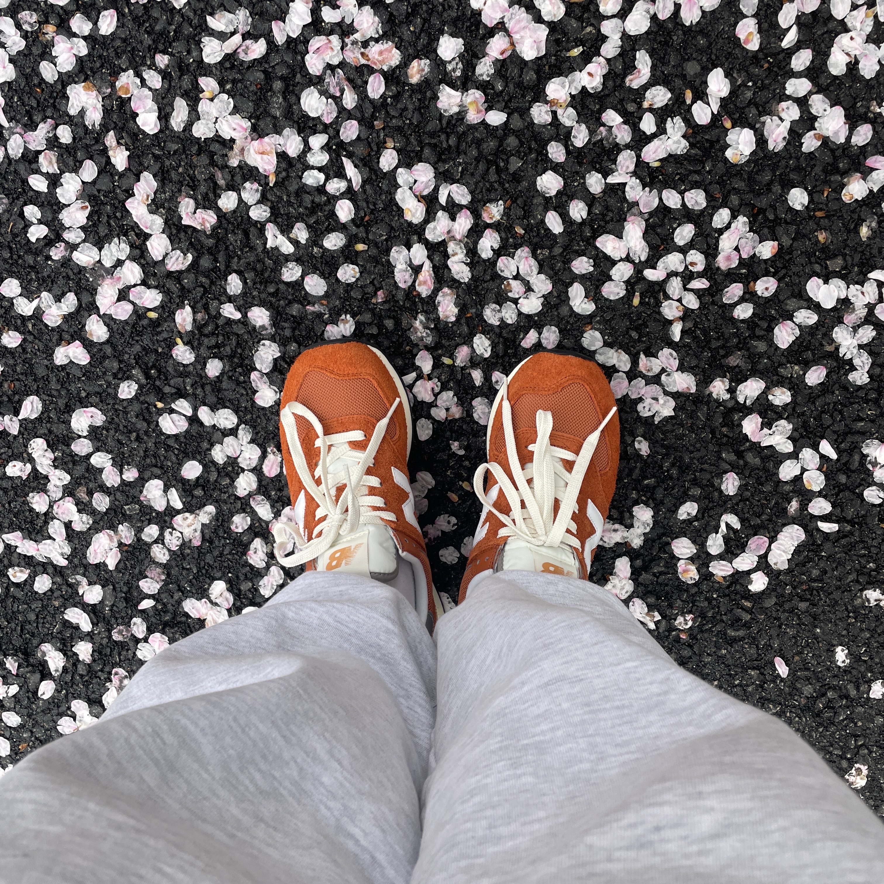 New Balance 574 Heritage Orange Burst White 착용 스타일