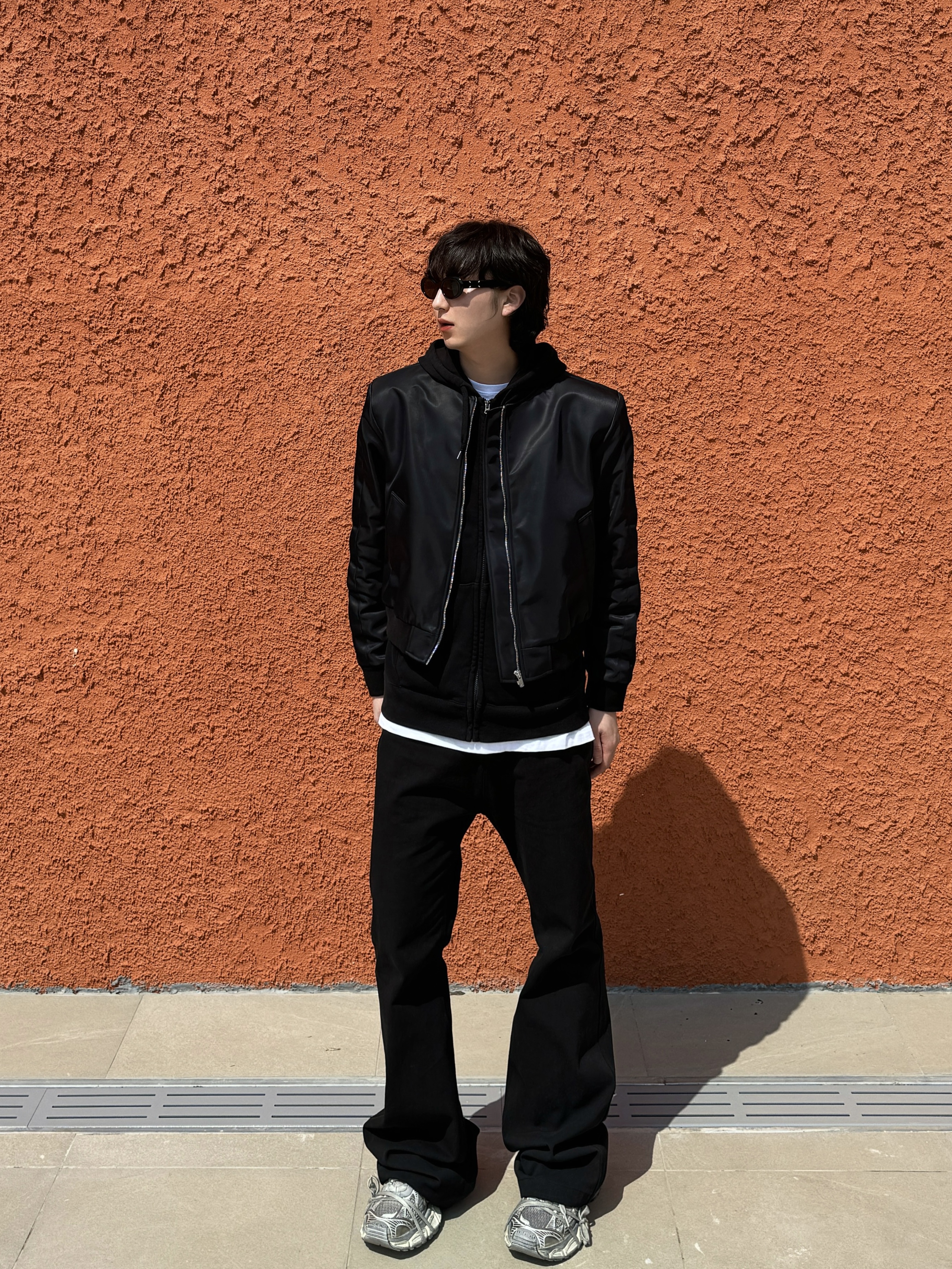Gentle Monster x Maison Margiela MM005 Black Black, Nonnod Flared Pants Black 착용 스타일 - 1