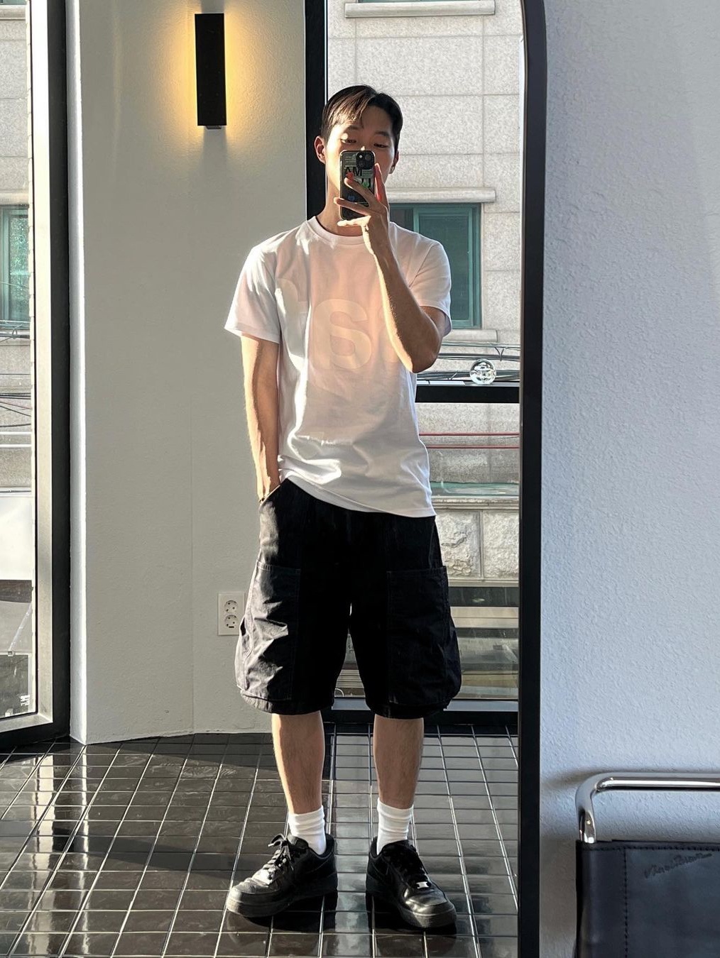[KREAM 단독] Safarispot Basic Safari T-Shirt White, [KREAM 단독] Safarispot Basic Safari T-Shirt Sky 착용 스타일