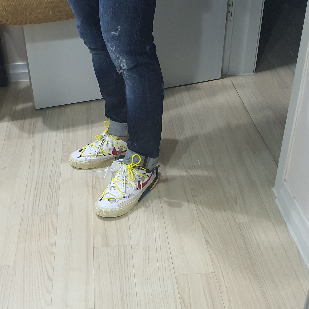 Nike x Off-White Blazer Low '77 White and University Red 착용 스타일