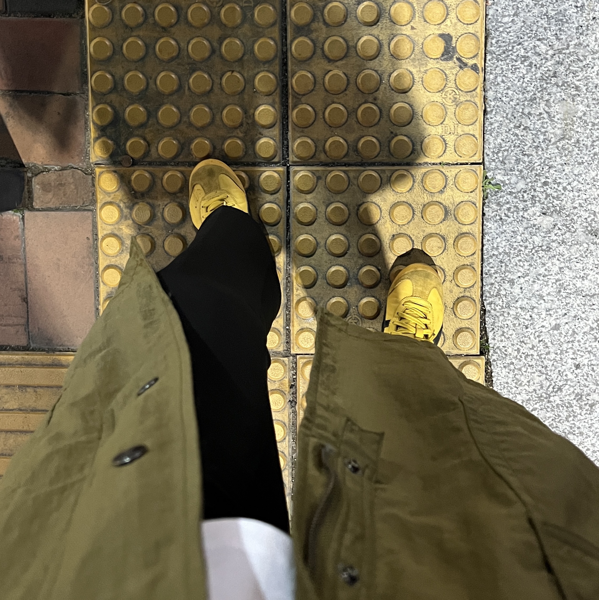 Onitsuka Tiger Mexico 66 Yellow Black 착용 스타일