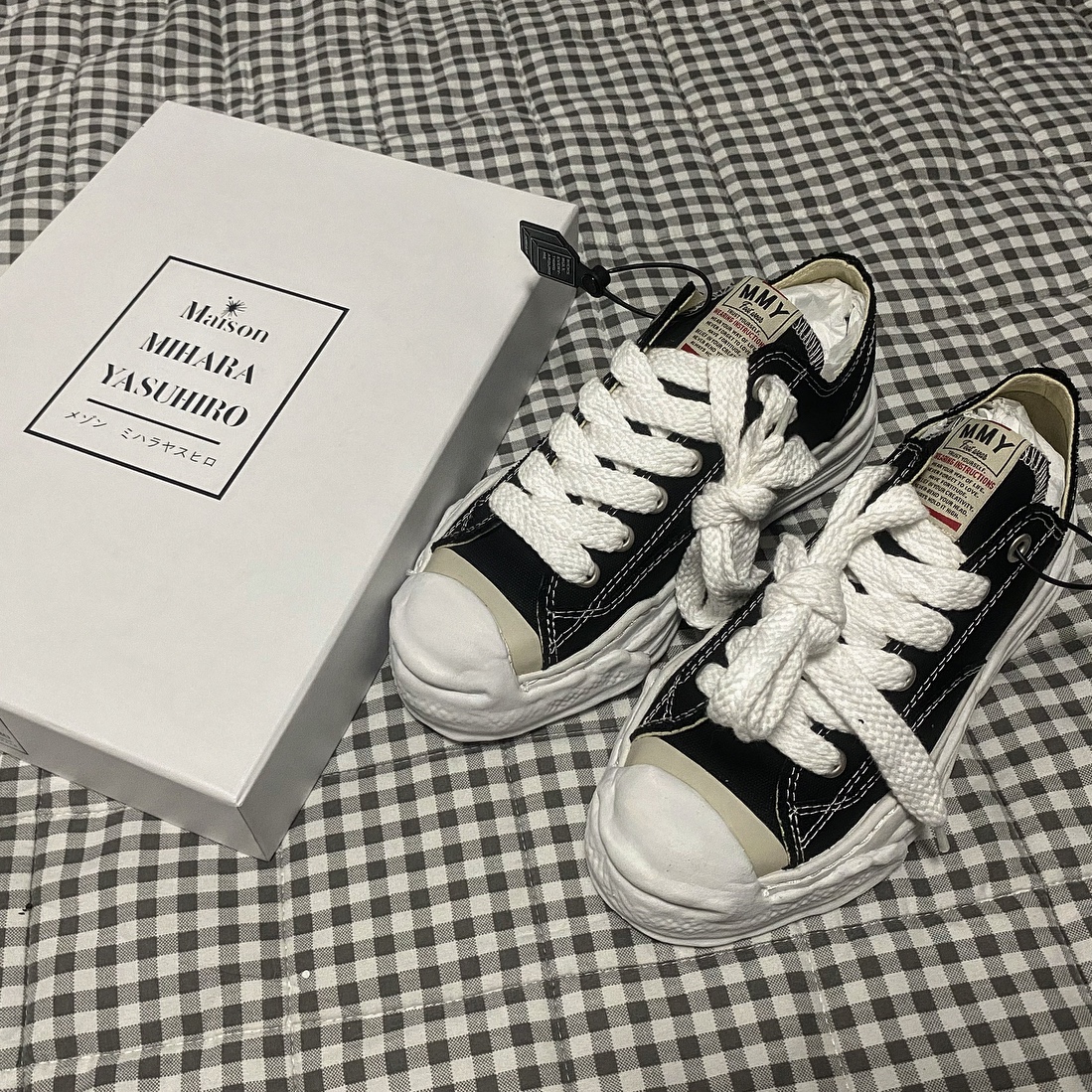 Maison Mihara Yasuhiro Hank OG Sole Canvas Low-top Sneakers Black 착용 스타일