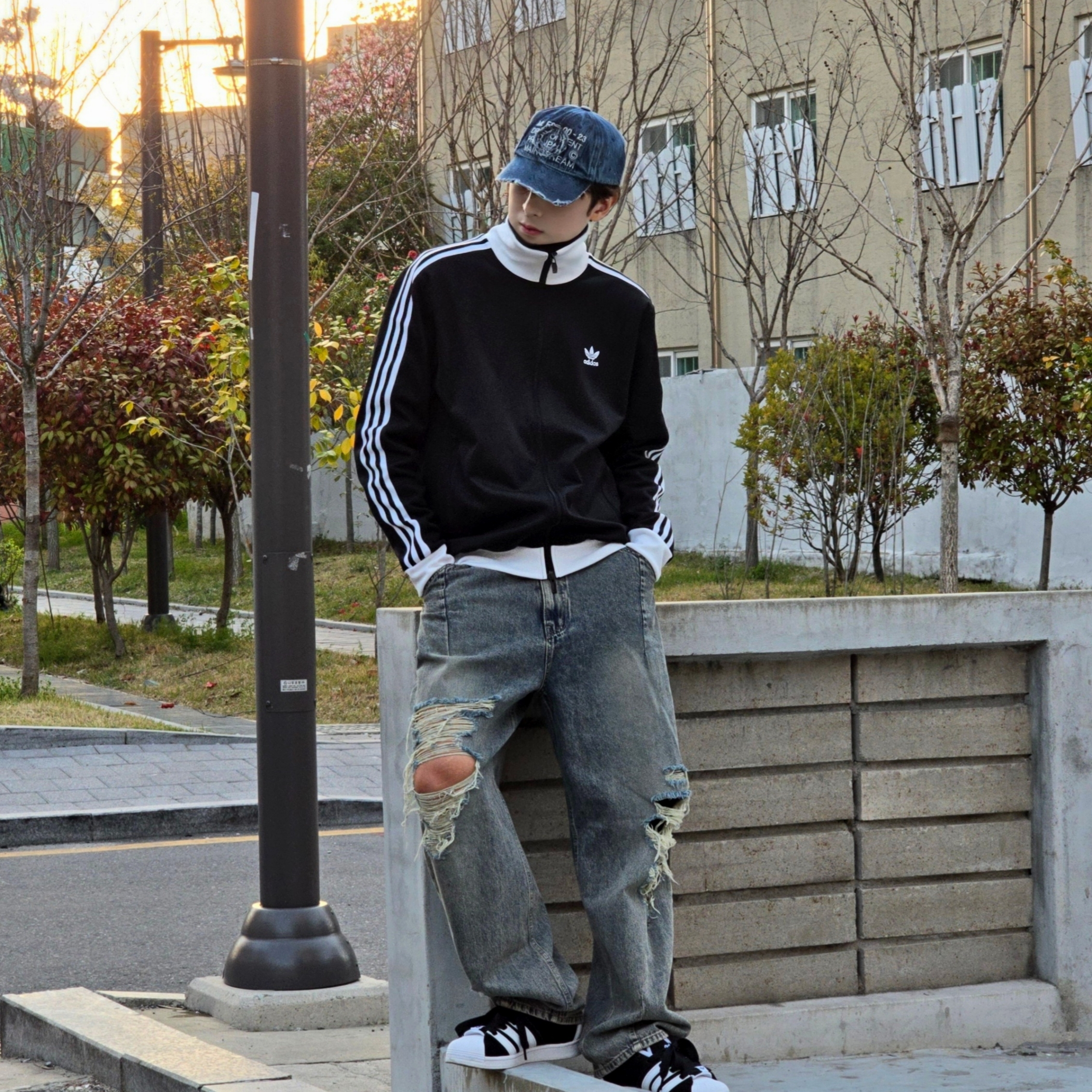 Millo Archive Core Denim Ball Cap Washed Blue, Adidas Adicolor Classics Beckenbauer Track Jacket Black - KR Sizing 착용 스타일 - 1