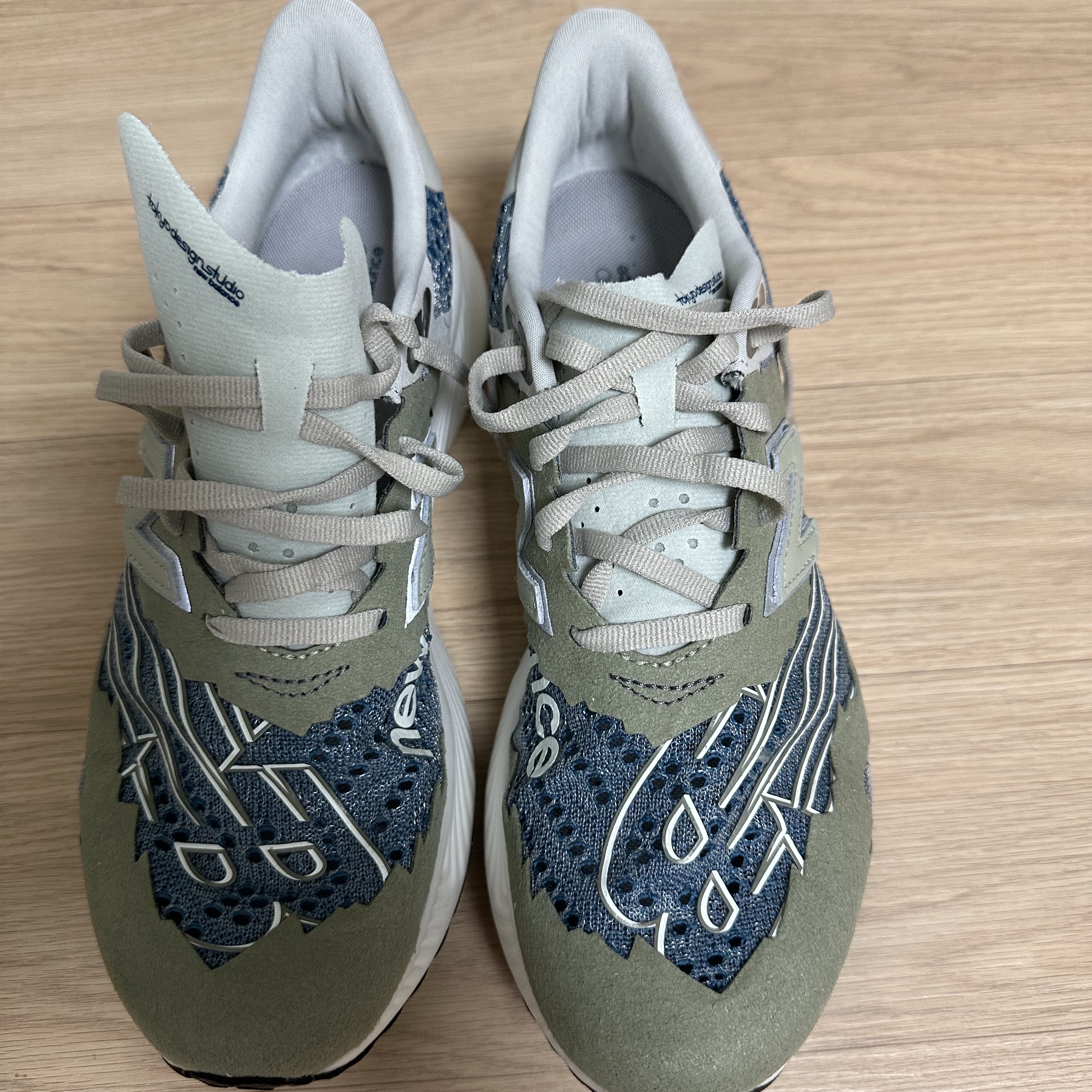 New Balance x Tokyo Design Studio FuelCell RC Elite v2 Blue Vetiver 착용 스타일 - 4