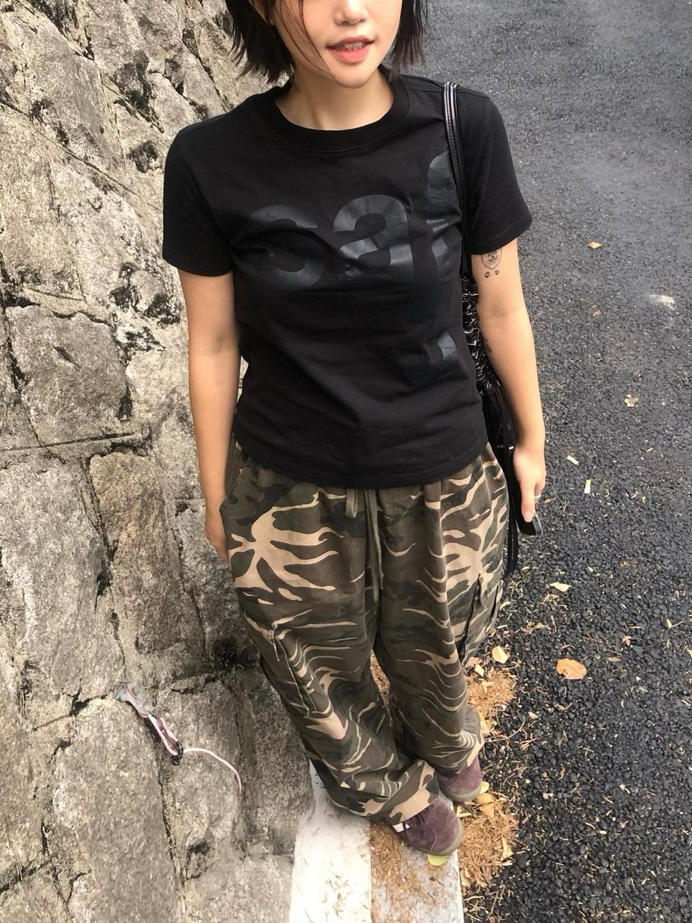 [KREAM 단독] Safarispot 1/2 Basic Safari T-Shirt Black, [KREAM 단독] Safarispot 1/2 Basic Safari T-Shirt Sky 착용 스타일