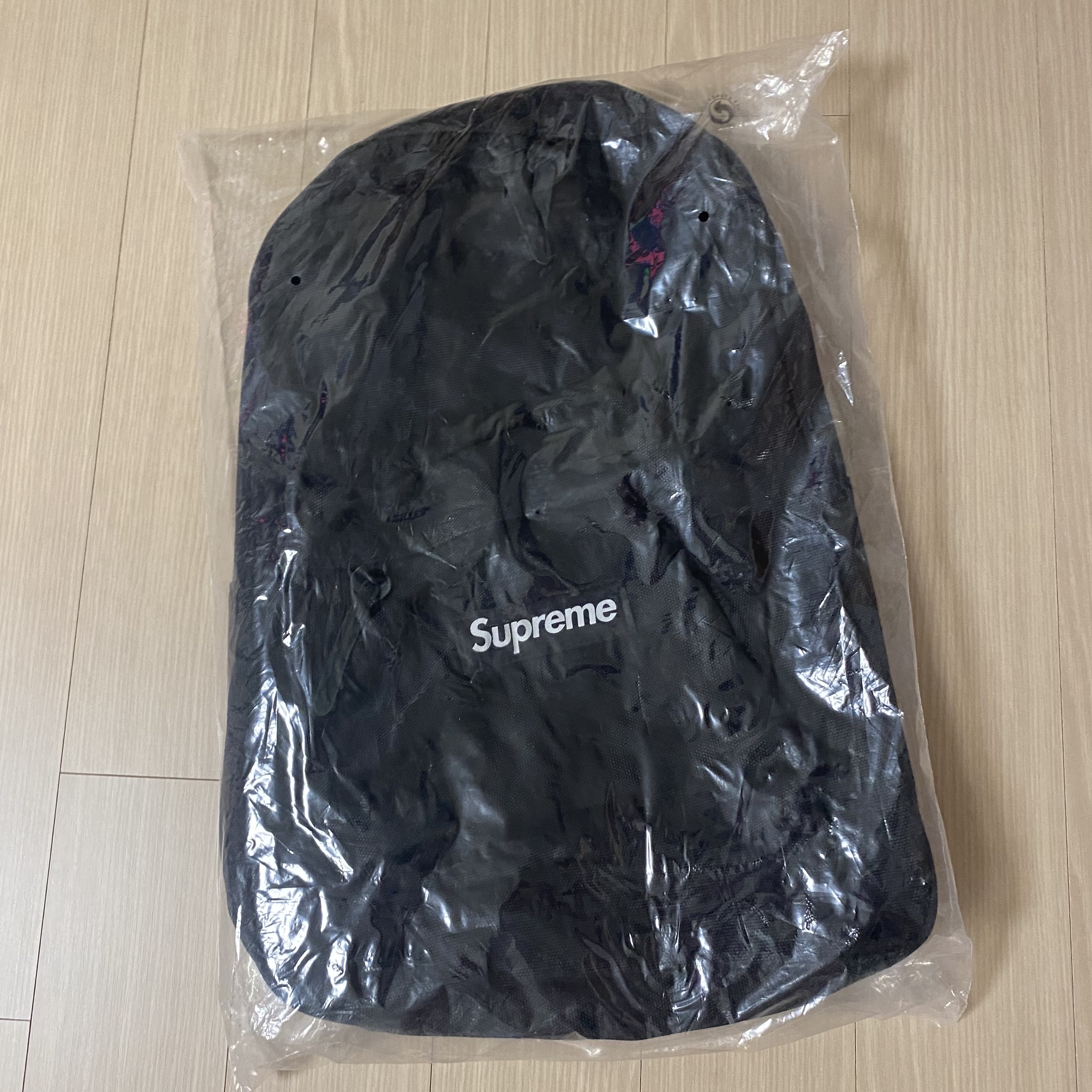 Supreme Canvas Backpack Black 착용 스타일
