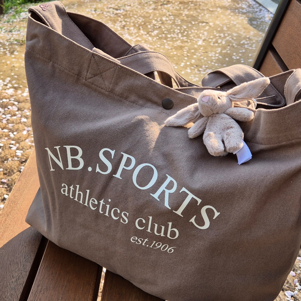Nike P-6000 Metallic Silver, Jellycat Bashful Bunny Bag Charm Beige 착용 스타일 - 3