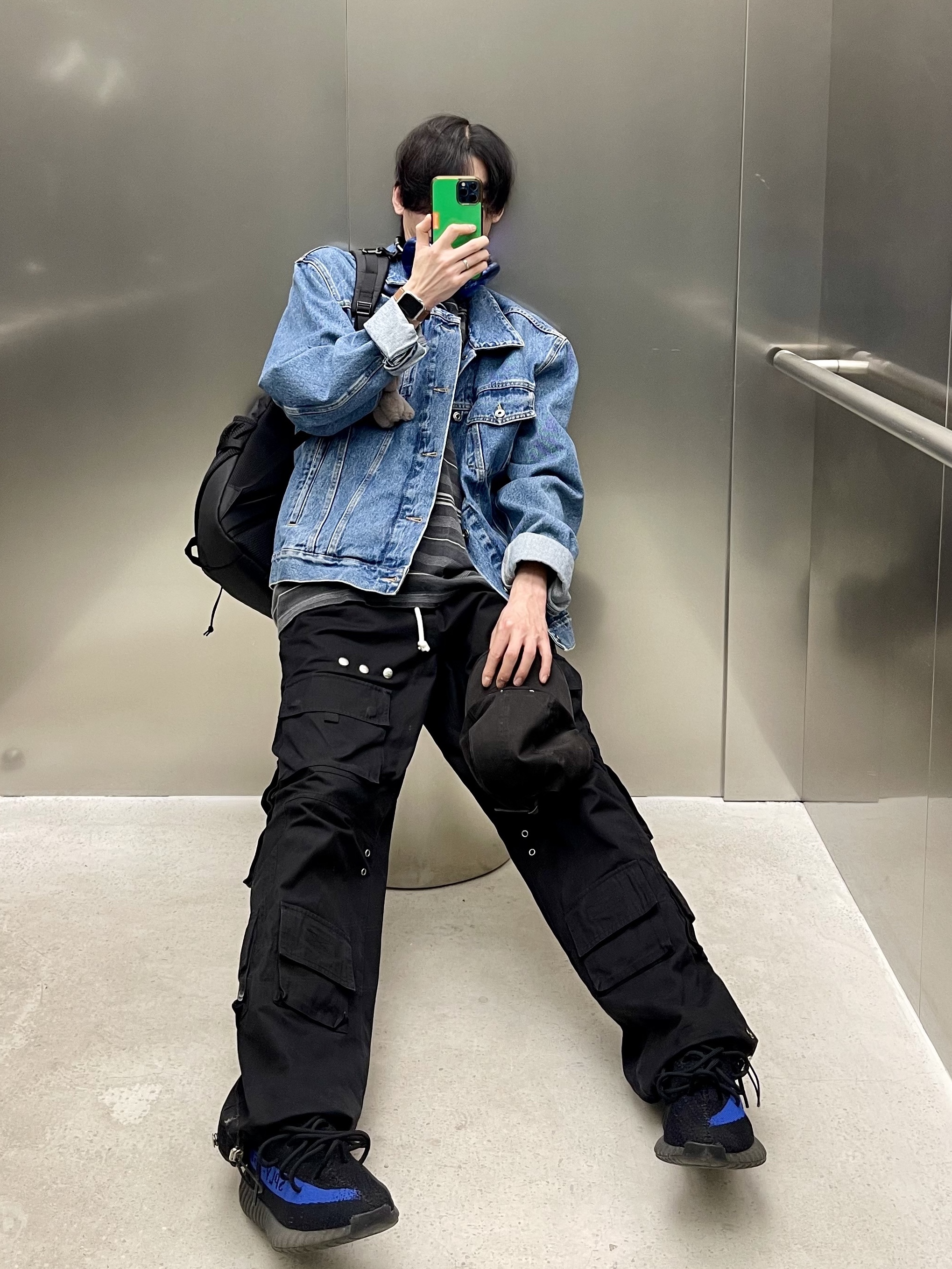 Adidas Yeezy Boost 350 V2 Dazzling Blue, Supreme Dash Stripe S/S Top Black - 23SS 착용 스타일 - 3