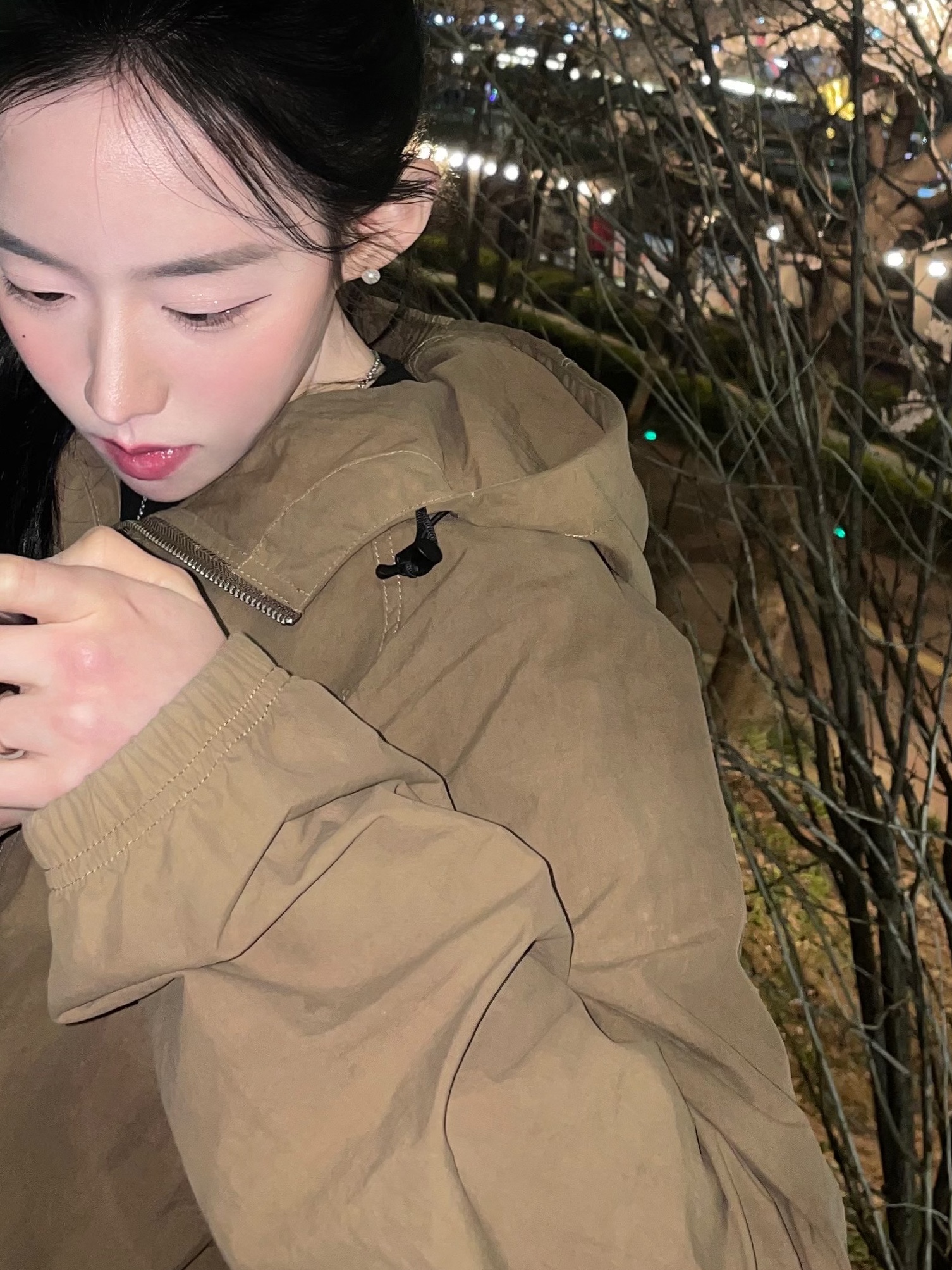 Stussy Wave Dye Beach Shell Jacket Brown 착용 스타일 - 4