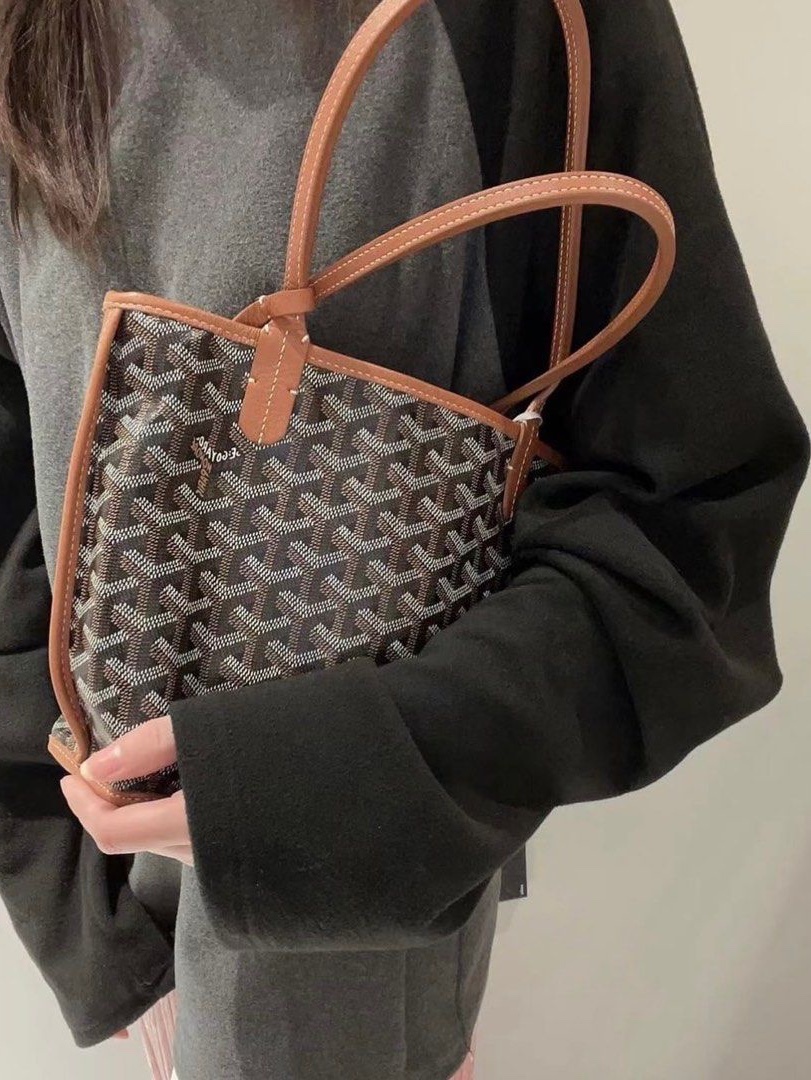 Goyard Anjou Mini Bag Black Tan, Goyard Saint Louis GM Bag Green 착용 스타일 - 2