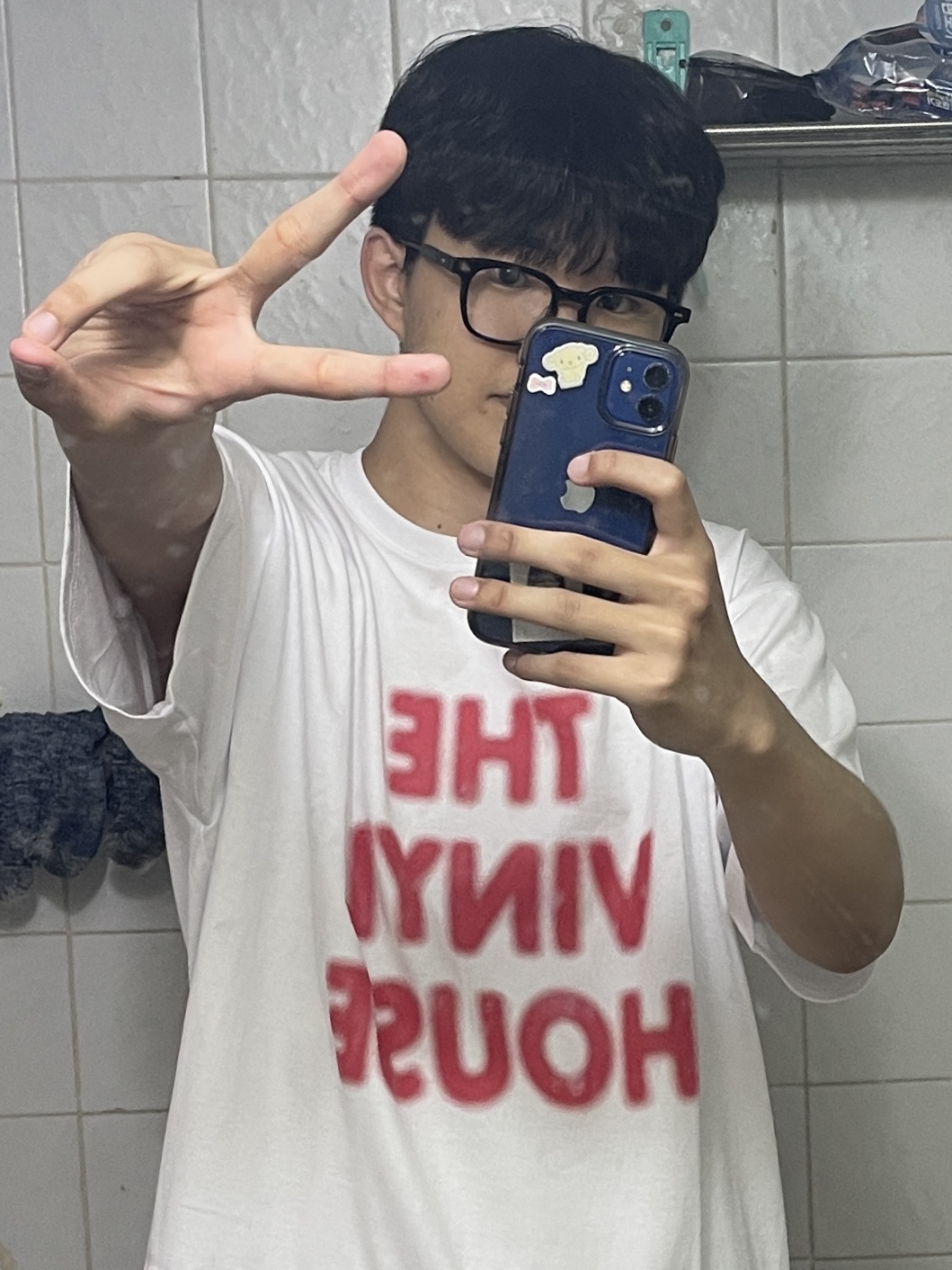 Thevinylhouse Spray Logo T-Shirt White, Gentle Monster Kubo 01 Black 착용 스타일