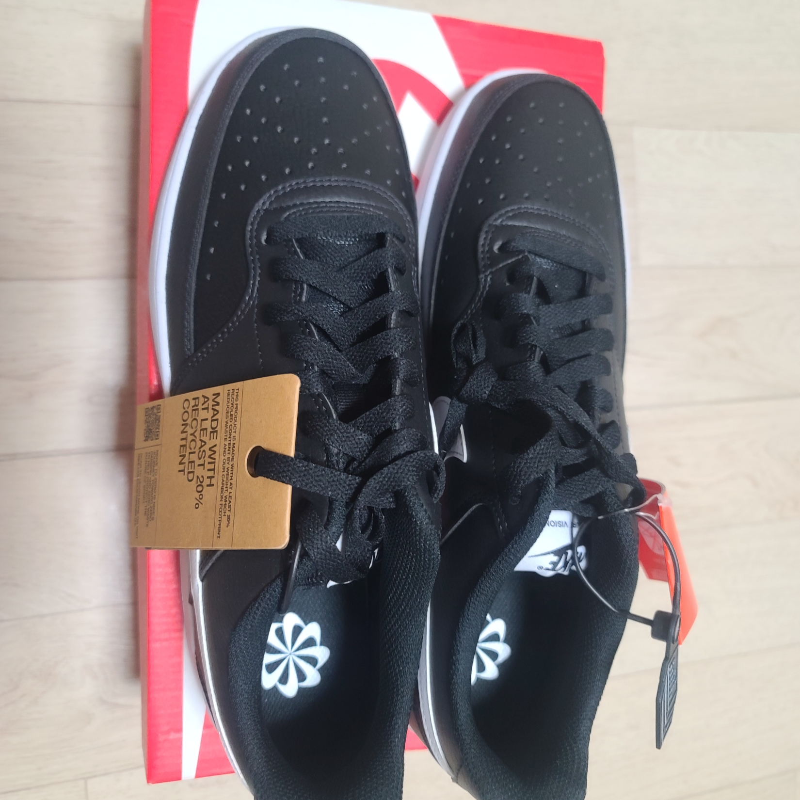 Nike Court Vision Low Next Nature Black White 착용 스타일 - 3