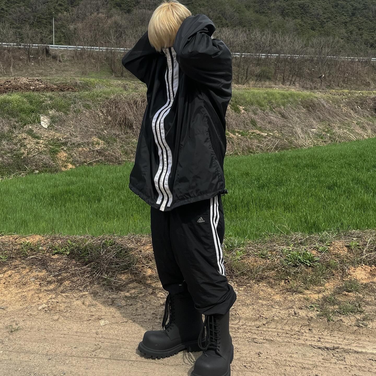 Balenciaga XL Army Boots Full Eva Black 착용 스타일 - 3