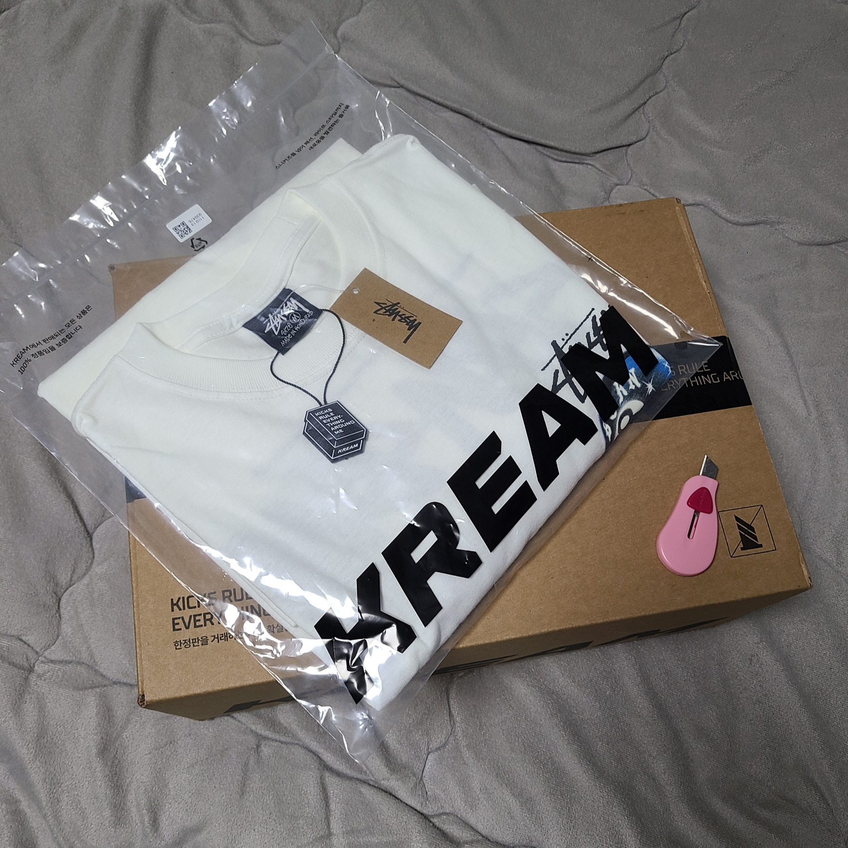 Stussy x Born X Raised 8 Ball T-Shirt White 착용 스타일 - 1